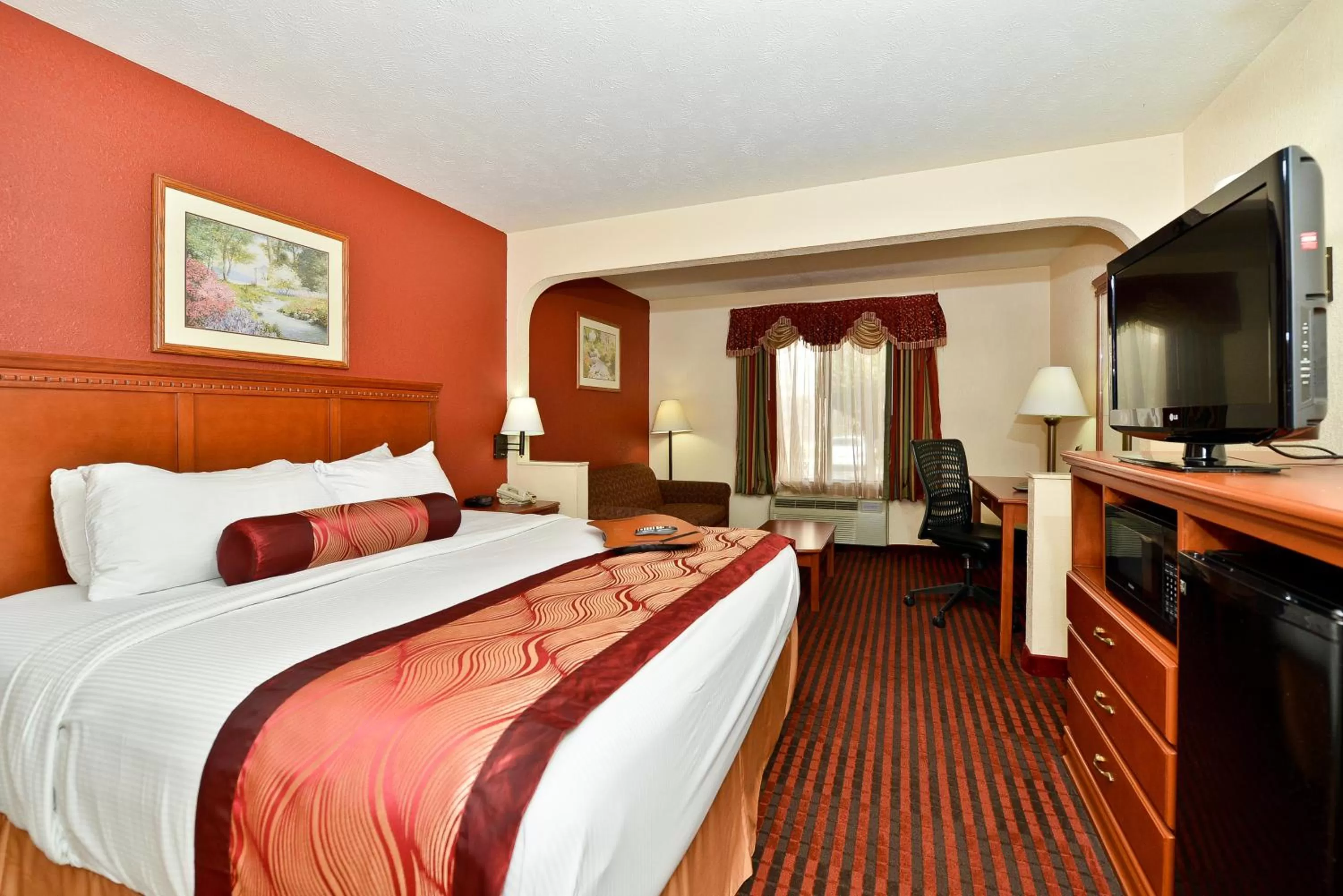 King Room with Spa Bath - Smoking in Best Western Canton Inn