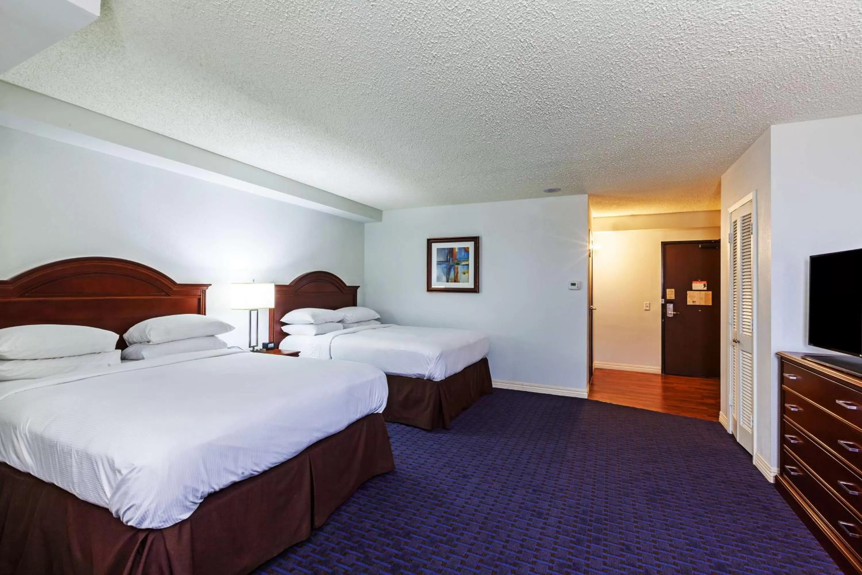 Deluxe Queen Room with Two Queen Beds and Tub - Mobility/Hearing Access in Hilton Waco