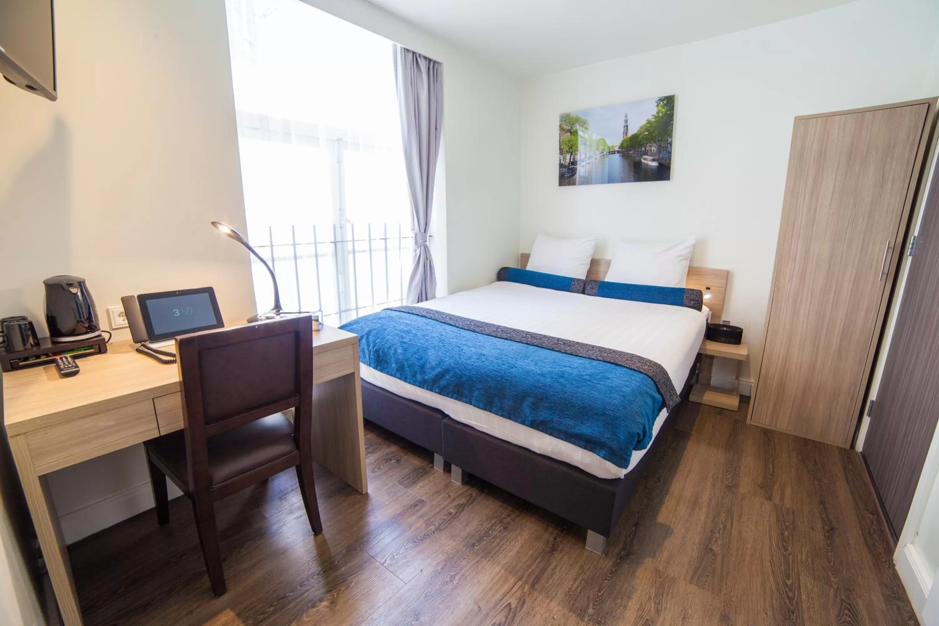 Small Double Room in Hotel Library Amsterdam