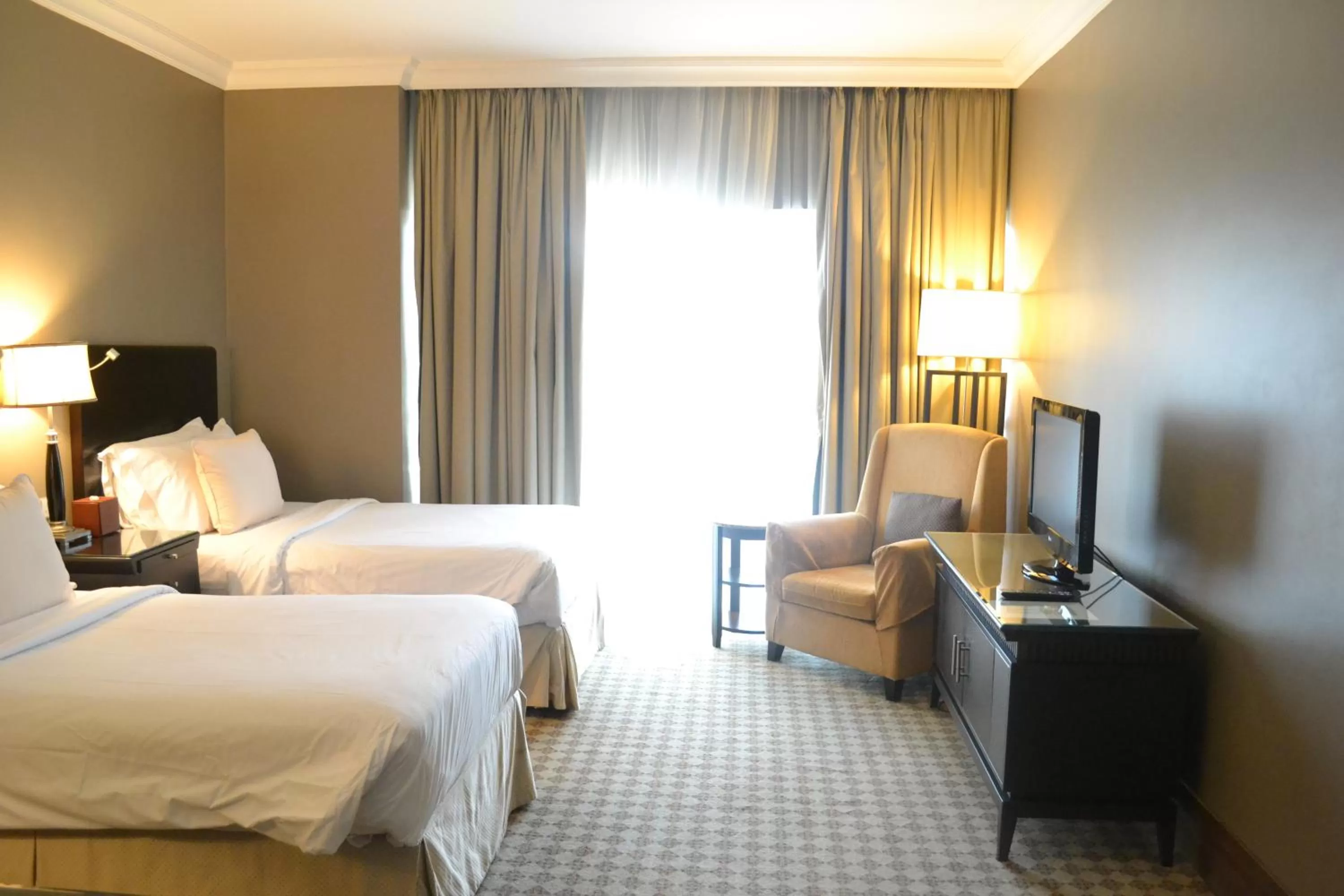 Classic Twin Room City View in Sheraton Khalidiya Hotel