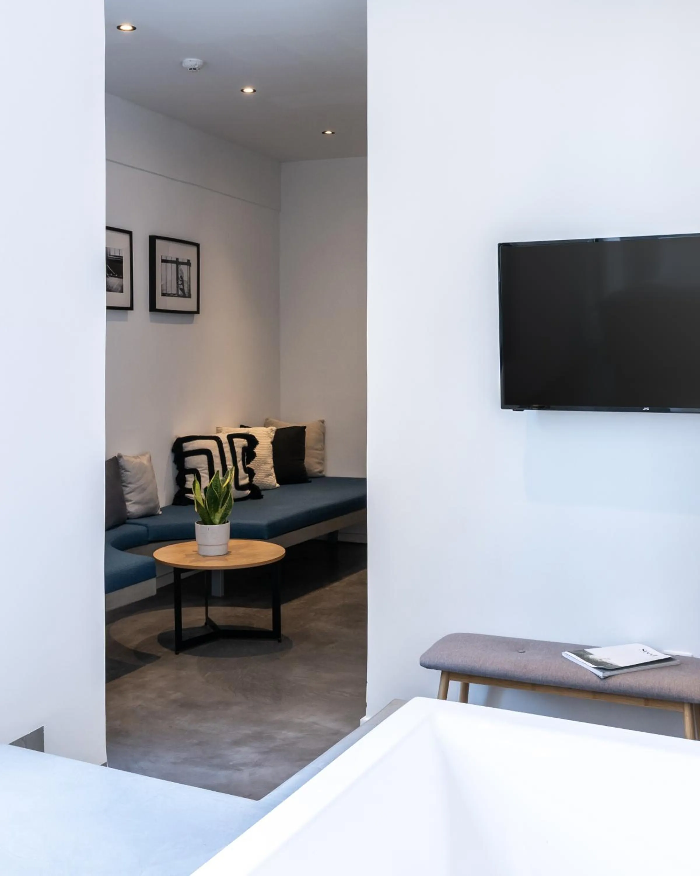 Queen Room with Spa Bath in Melo Athens