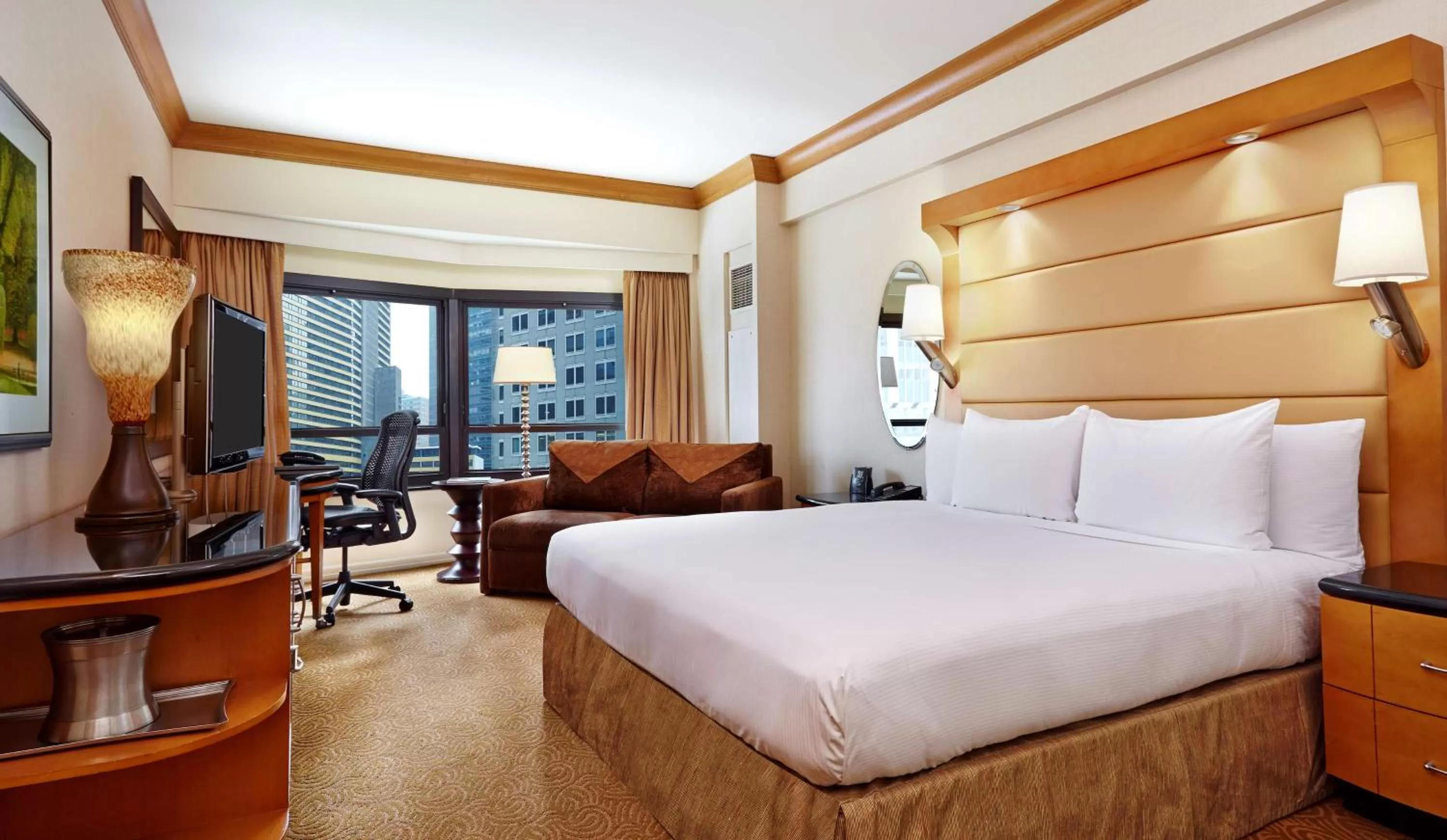 Urban 1 King Bed With Sofa Bed in New York Hilton Midtown