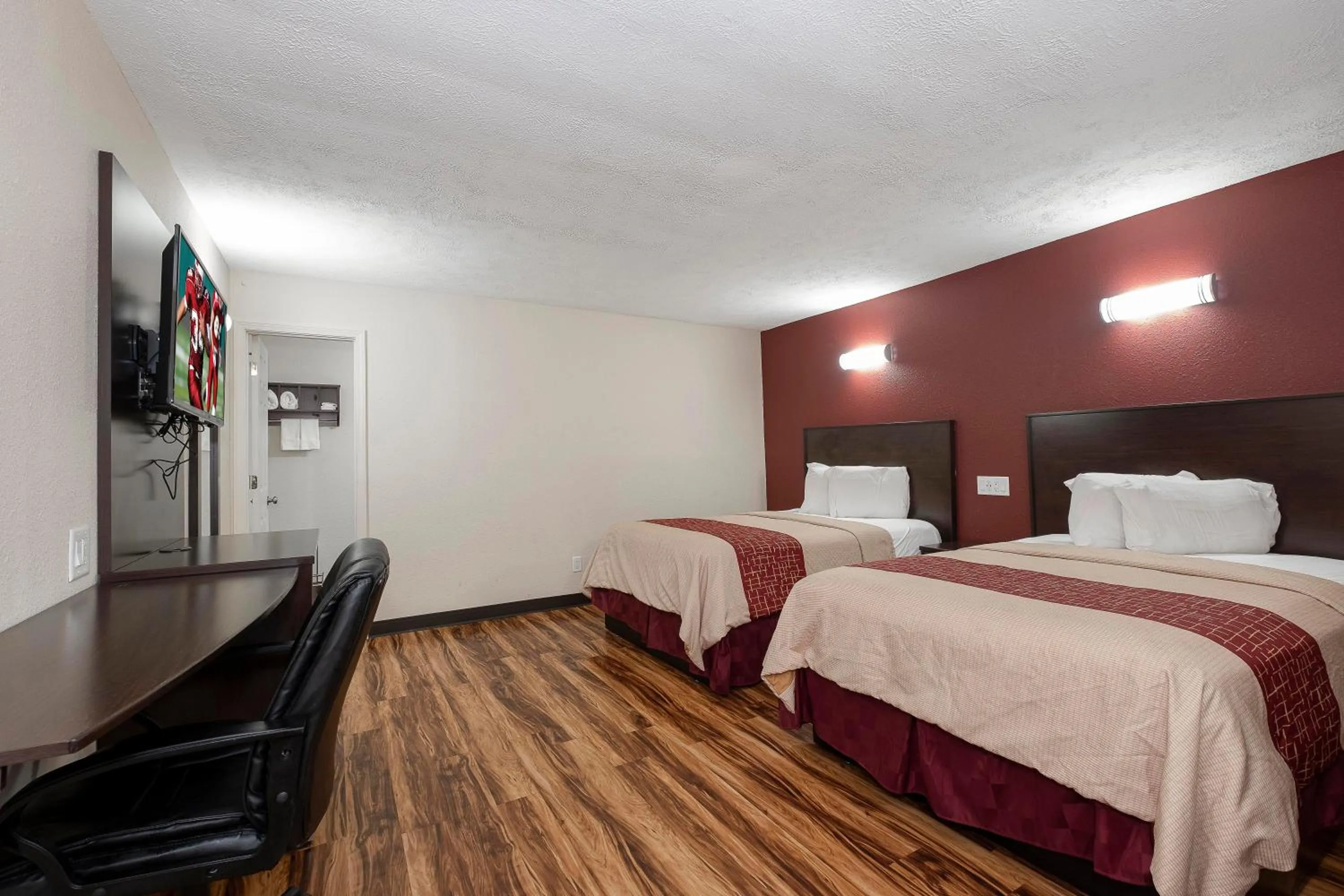  Deluxe Room with Two Double Beds Non-Smoking in Red Roof Inn Starkville - University