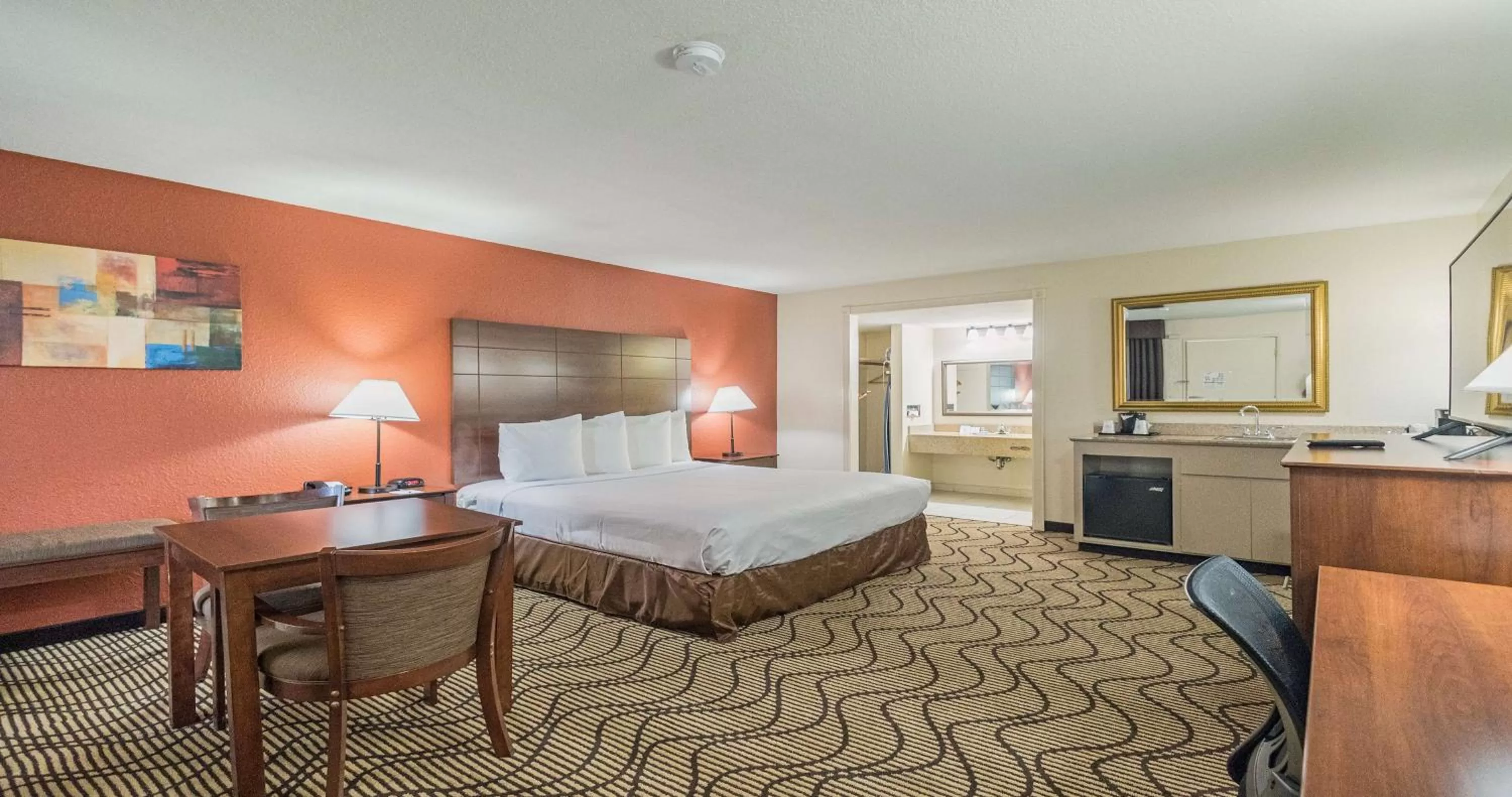 King Room - Non-Smoking in Best Western Roseville Inn