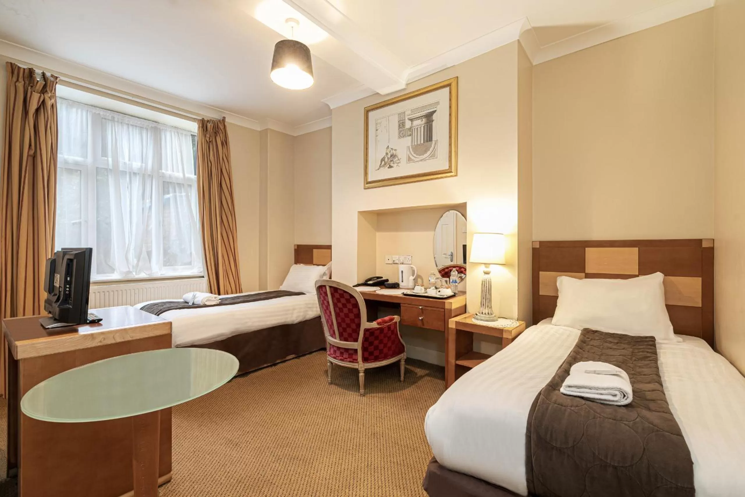 Standard Twin Room in Barrington Lodge