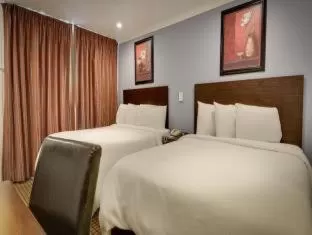 Two Queen Beds Smoking in Vagabond Inn San Pedro