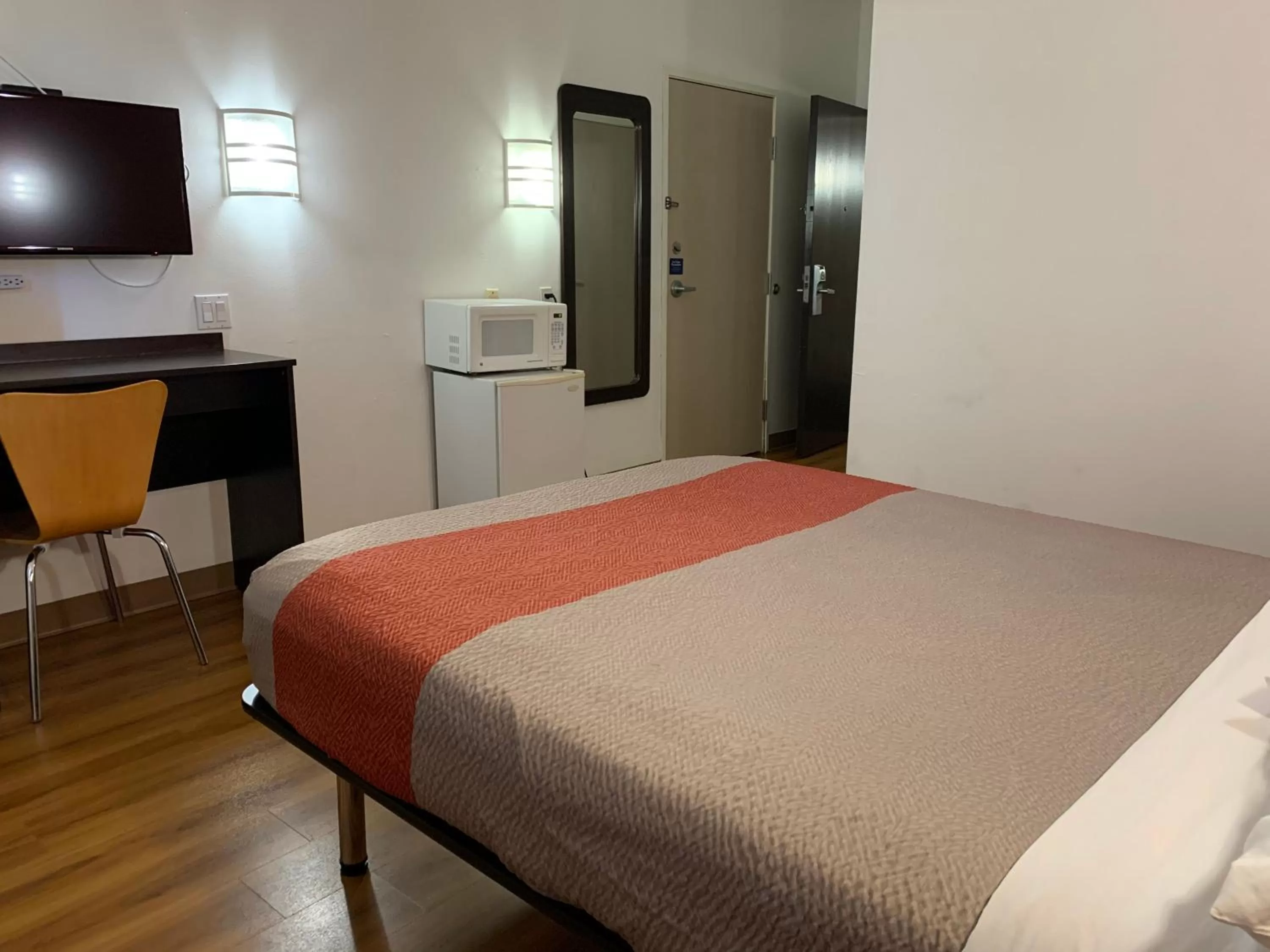 Queen Room - Disability Access - Roll in Shower in Motel 6-Terrell, TX