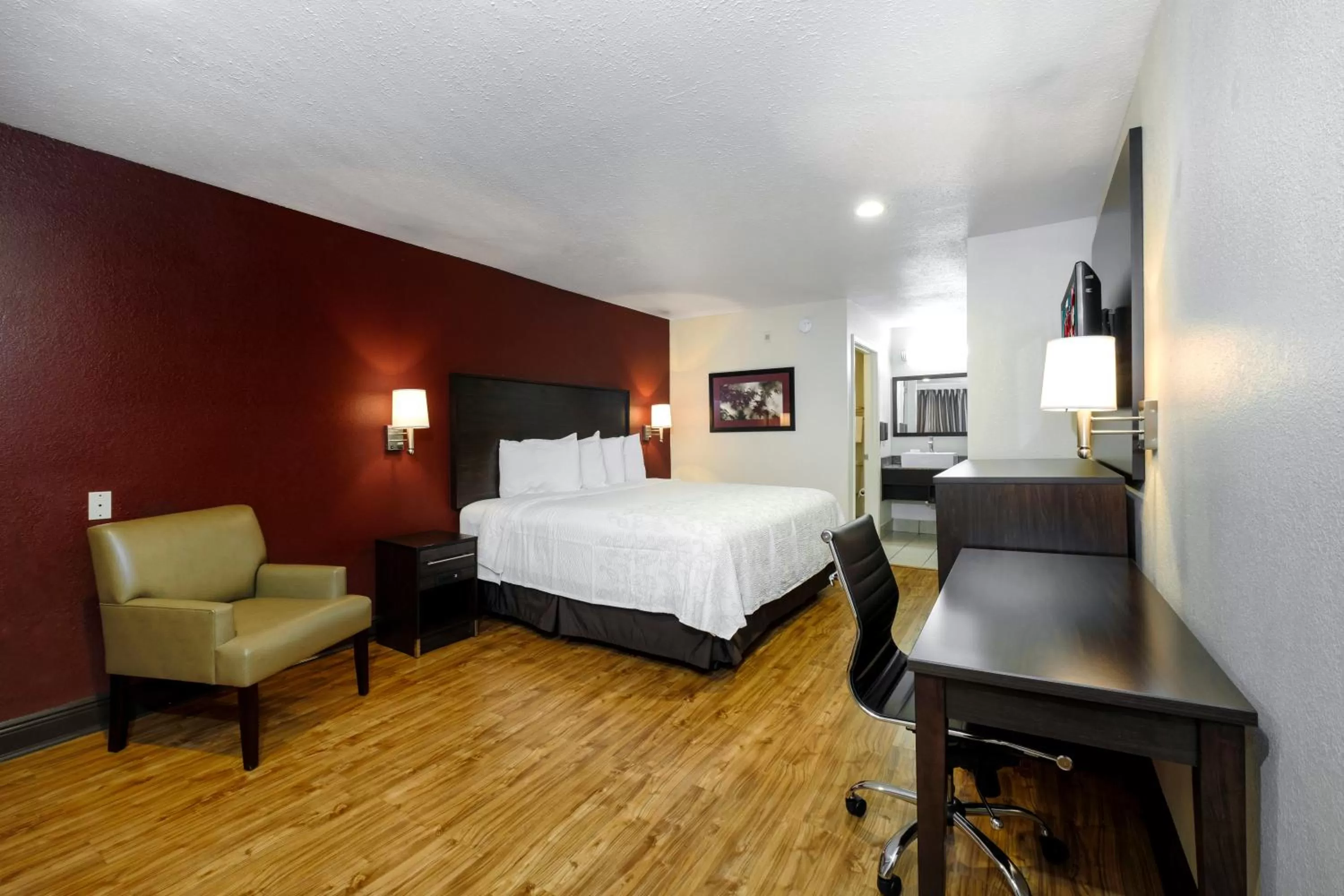 Superior King Room Smoke Free in Red Roof Inn PLUS+ Hammond