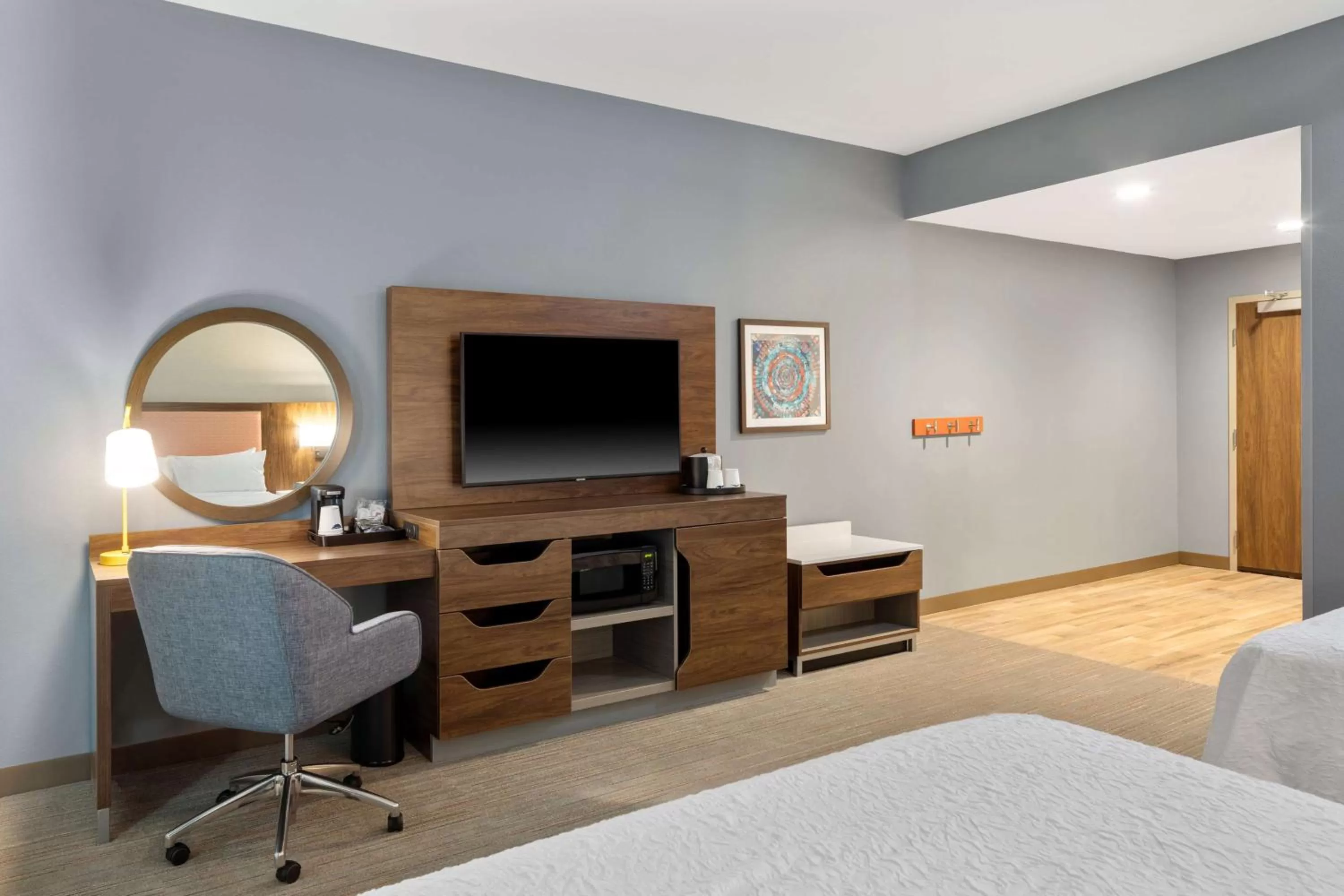 Queen Room with Bath Tub - Mobility Access/Non-Smoking in Hampton Inn Circleville, Oh