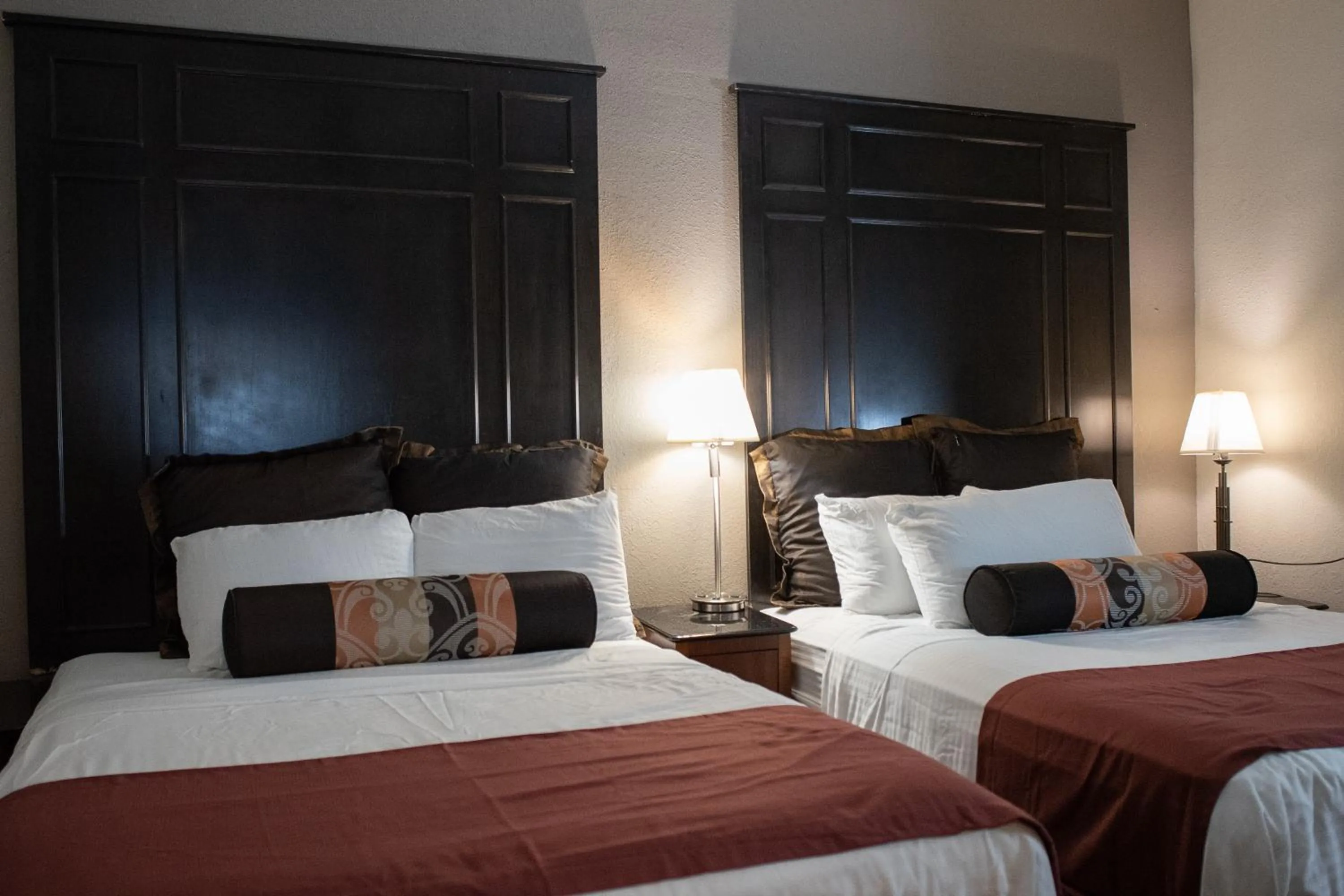 Budget Double Room in Hotel Chataura