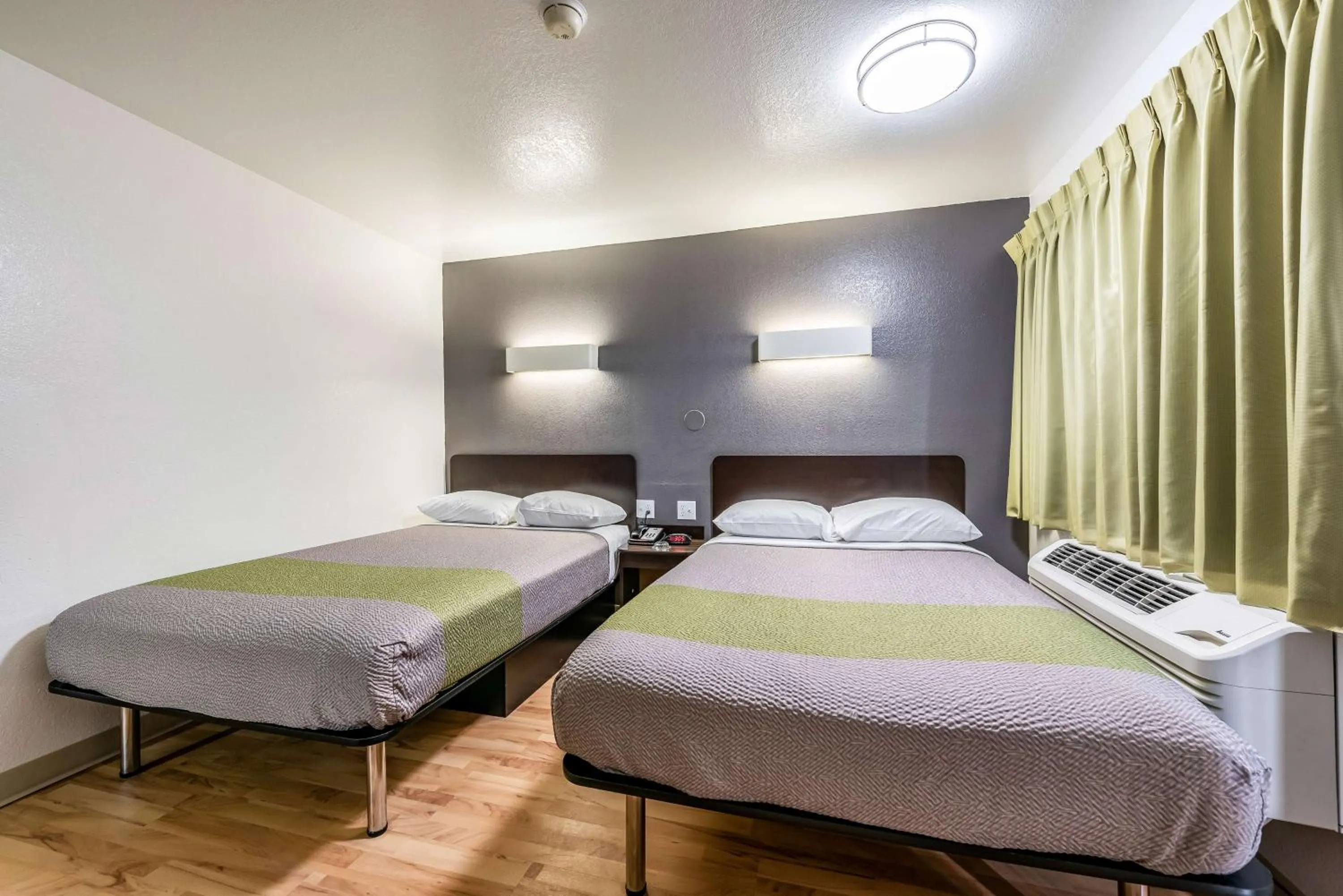 Deluxe Quadruple Room - Smoking in Studio 6-Monroe, LA - Hwy 165