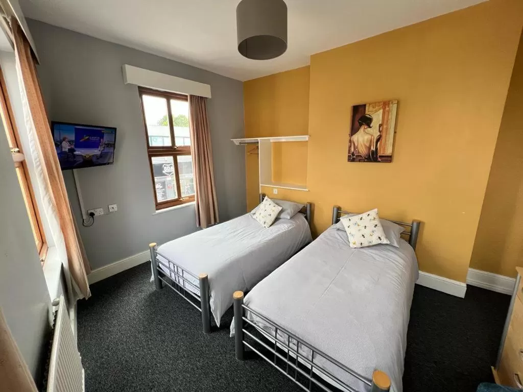 Twin Room with Shared Toilet in The Hoptimist