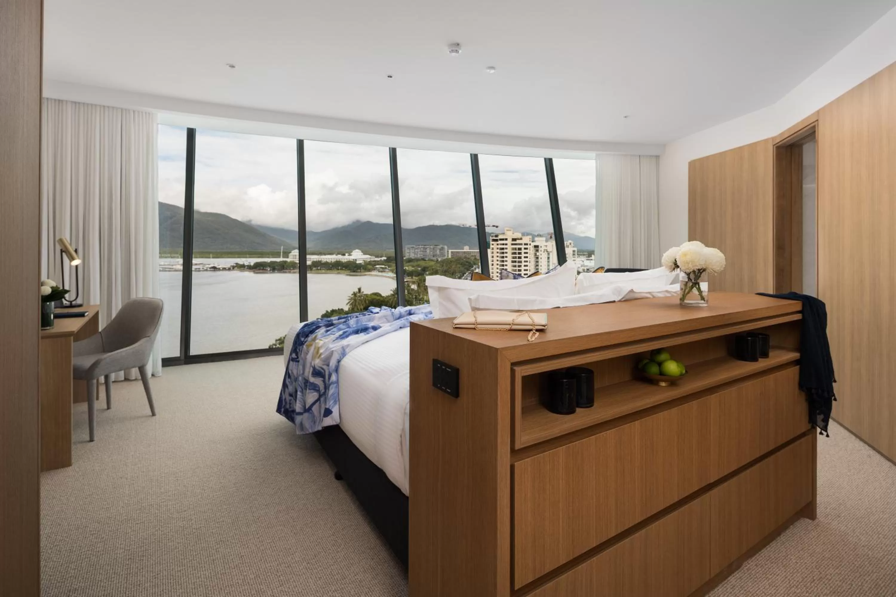 Sea Bath Panoramic King in Crystalbrook Riley