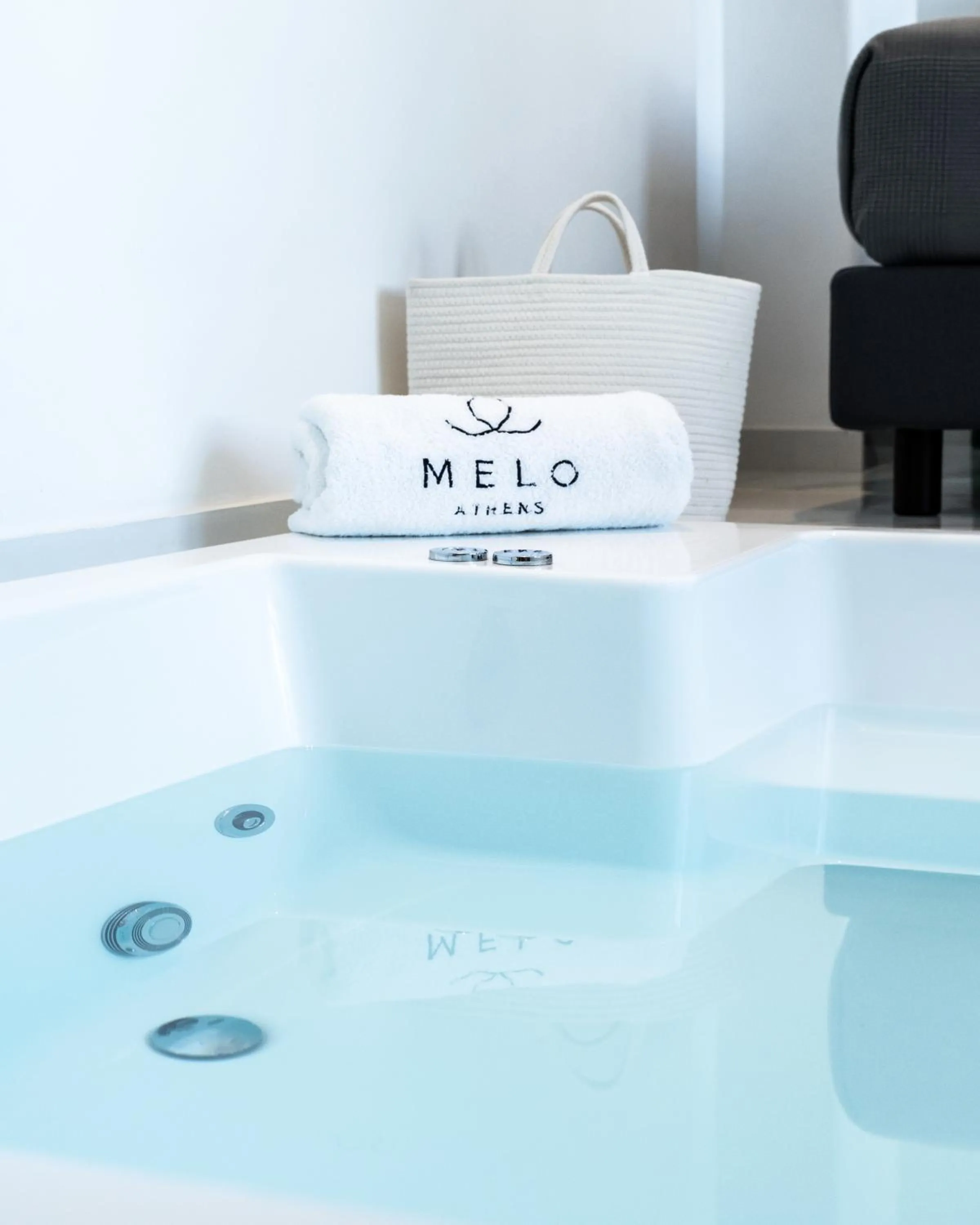 Deluxe Suite with Hot Tub & Terrace in Melo Athens