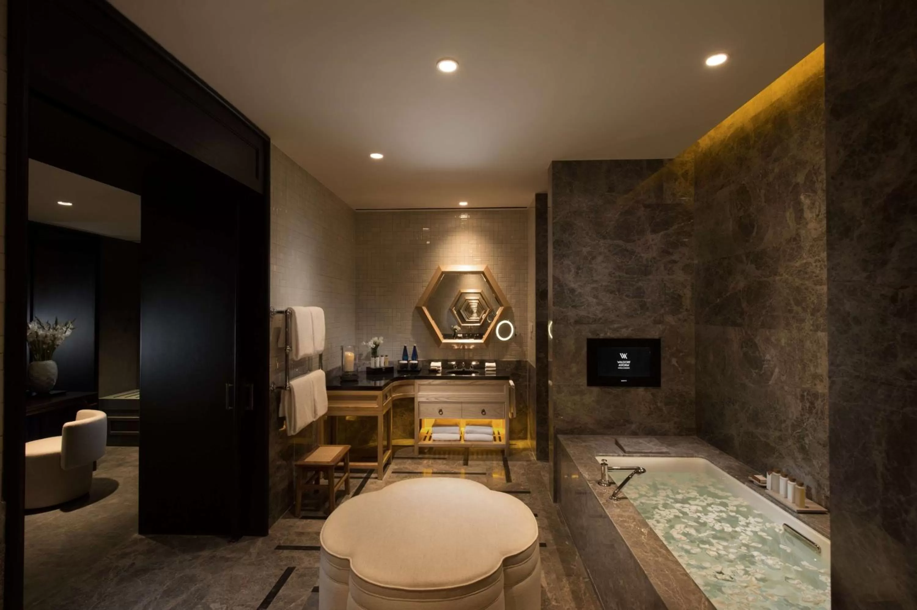 Hutong Courtyard Suite in Waldorf Astoria Beijing