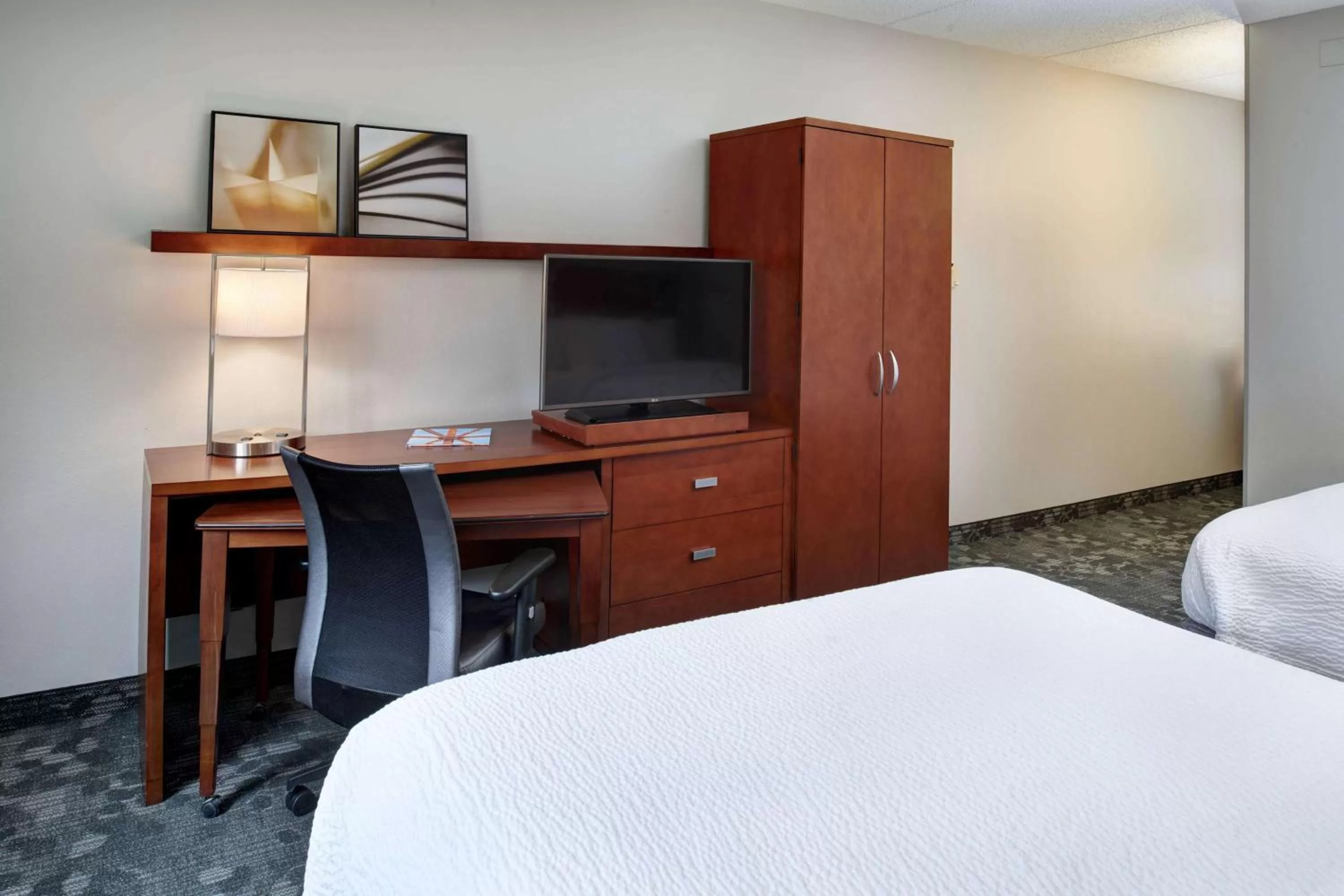 Hearing Accessible Guestroom Two Queens in Sonesta Select Milwaukee Brookfield