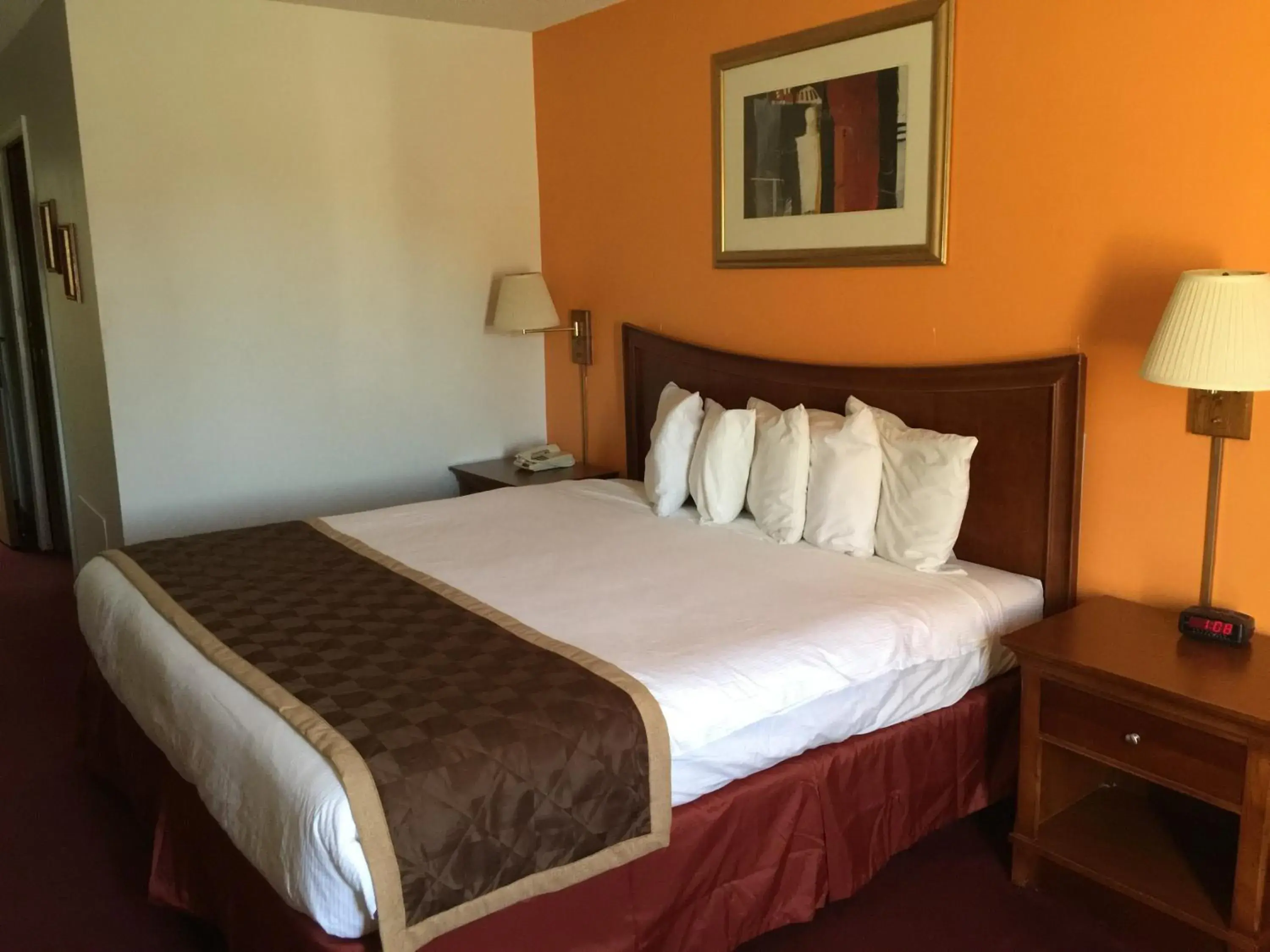 Lake Tree Inn & Suites Lake Tree Inn & Suites