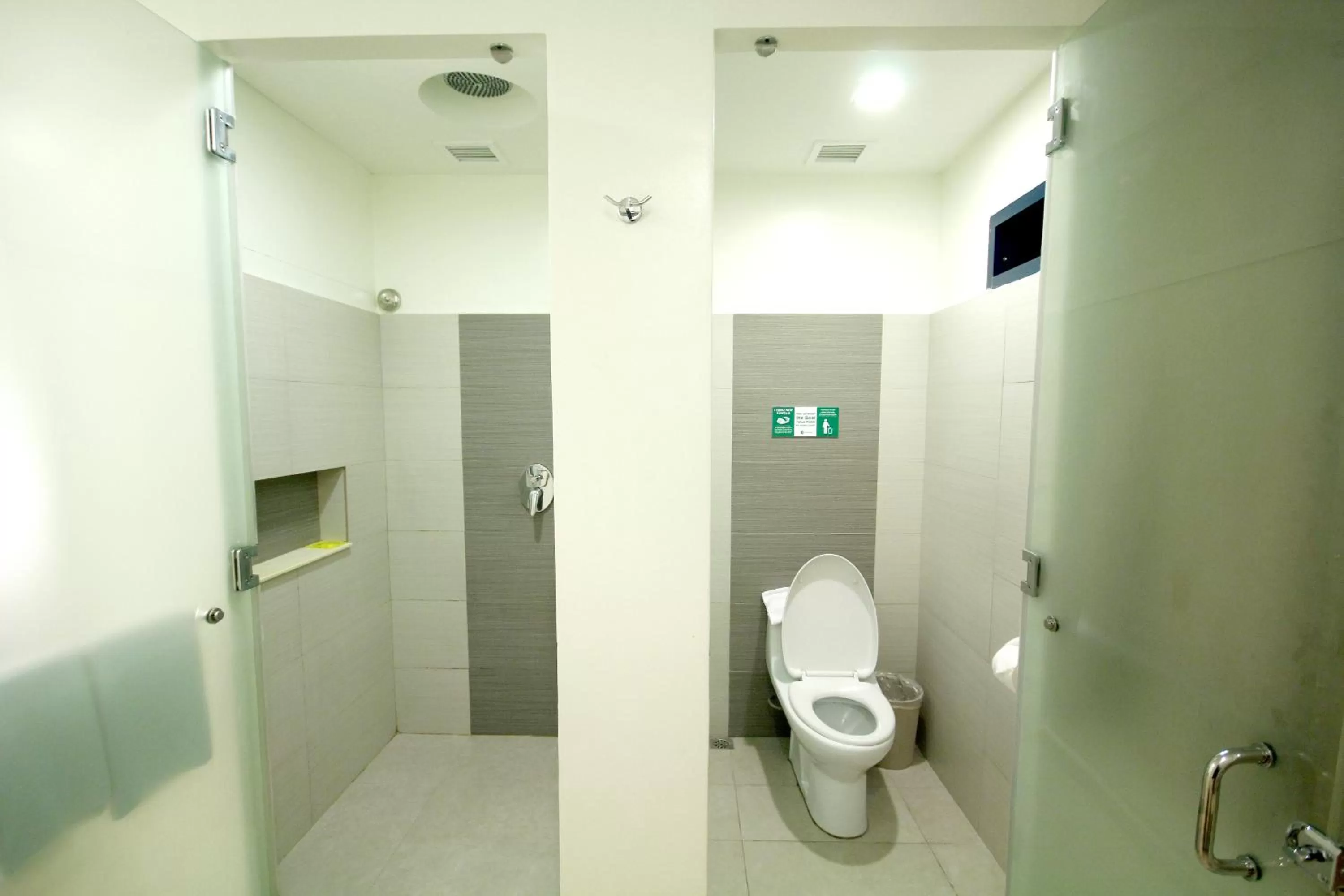 Double Room in Go Hotels Otis - Manila