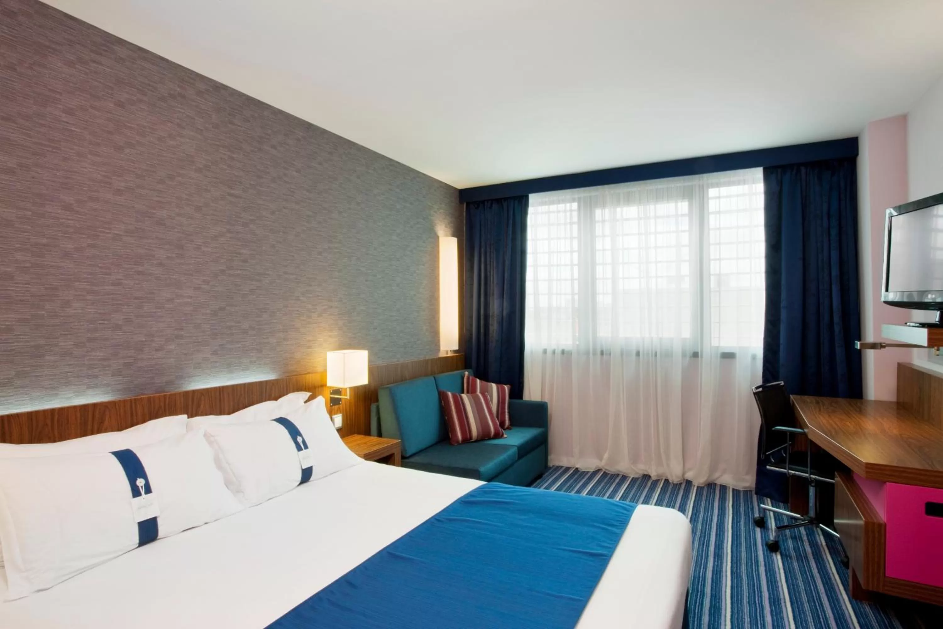 Standard Double Room with Sofa Bed in Holiday Inn Express Lisbon Alfragide by IHG