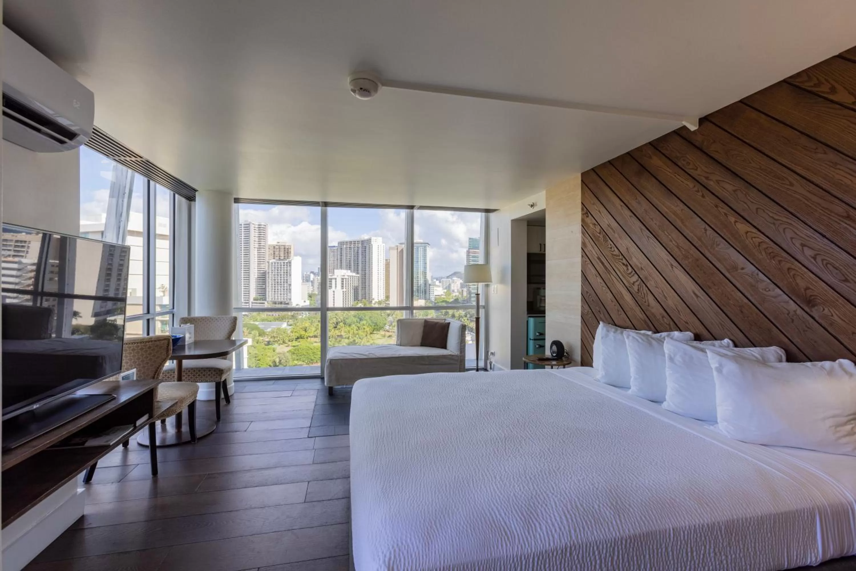 Platinum Cityview Skyline Penthouse in Hotel La Croix