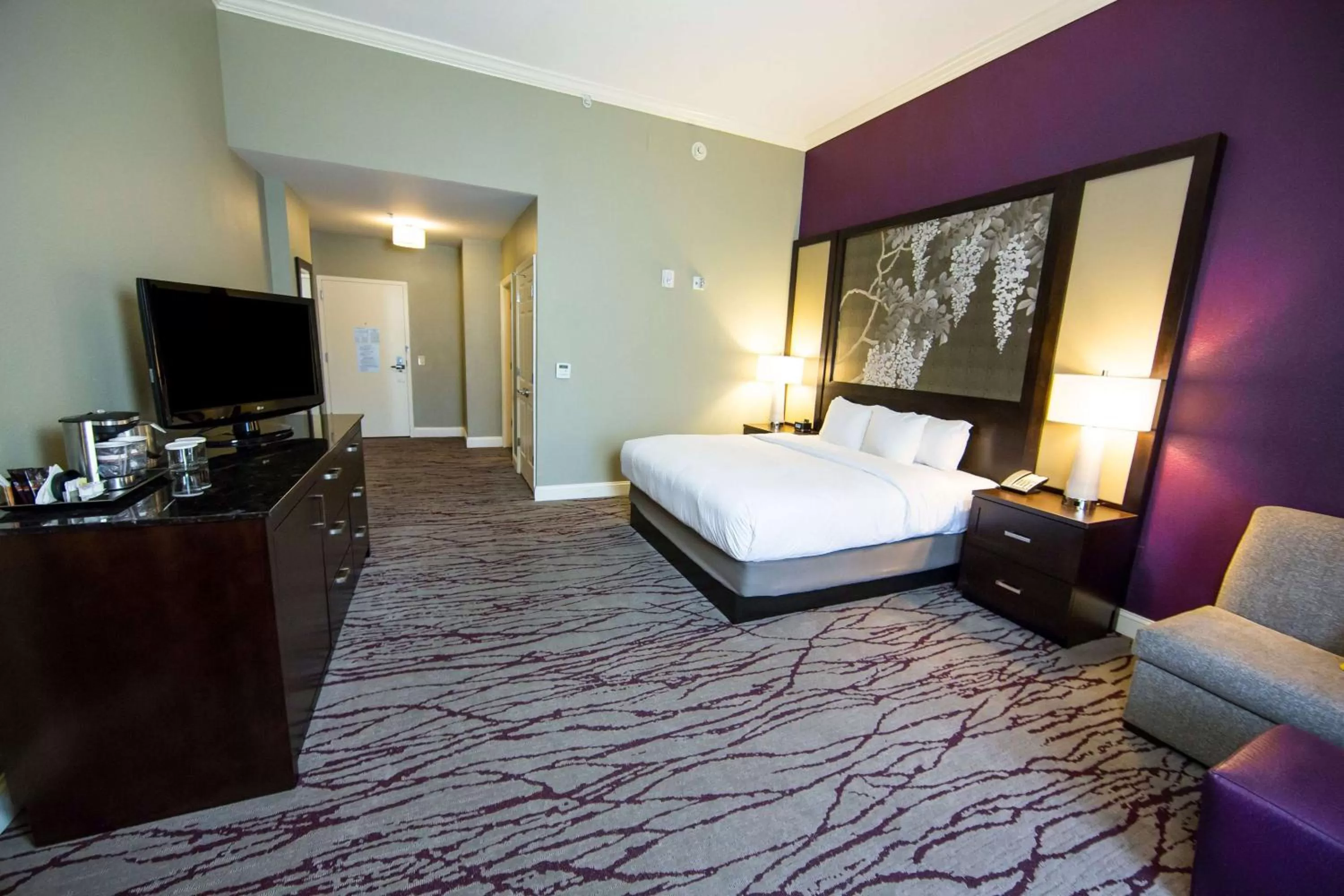 King Room with Whirlpool - Non-Smoking in DoubleTree by Hilton Historic Savannah