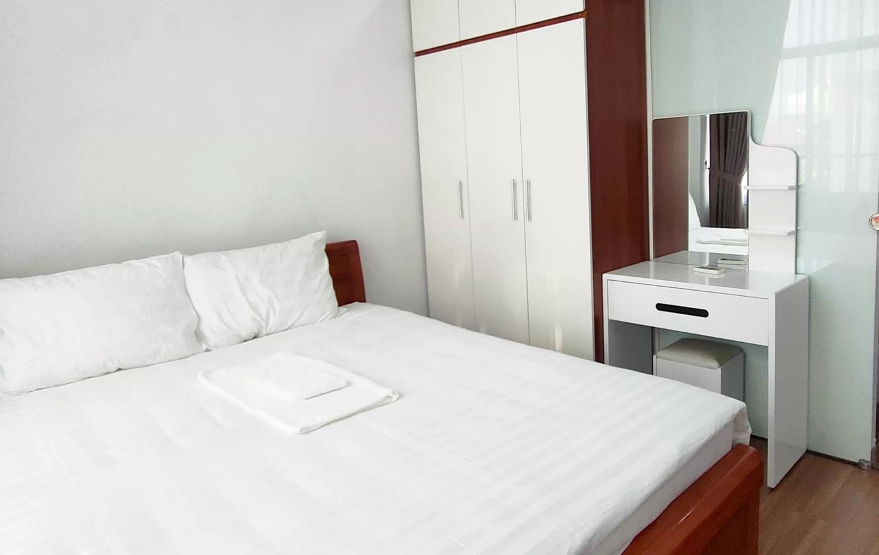 One-Bedroom Apartment in Era Apartment Đông Các