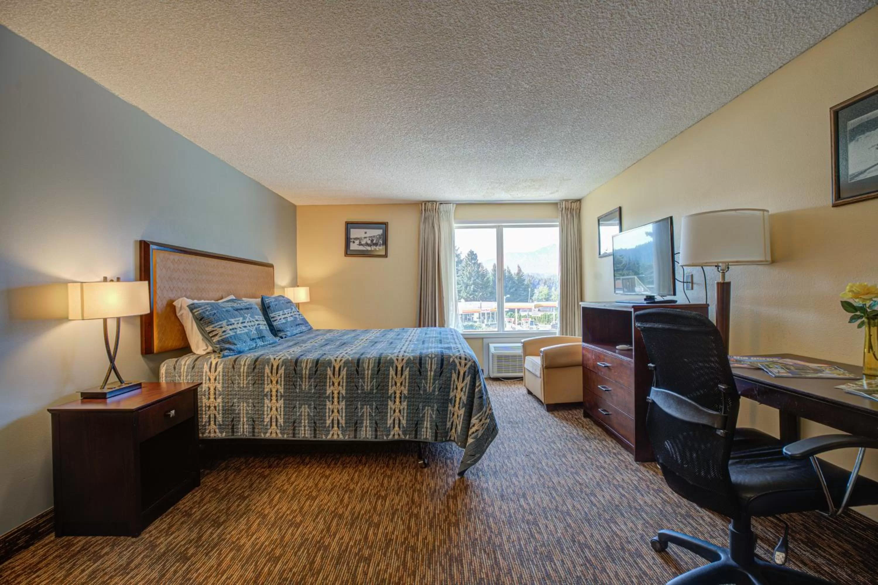 King Room in Columbia Gorge Inn