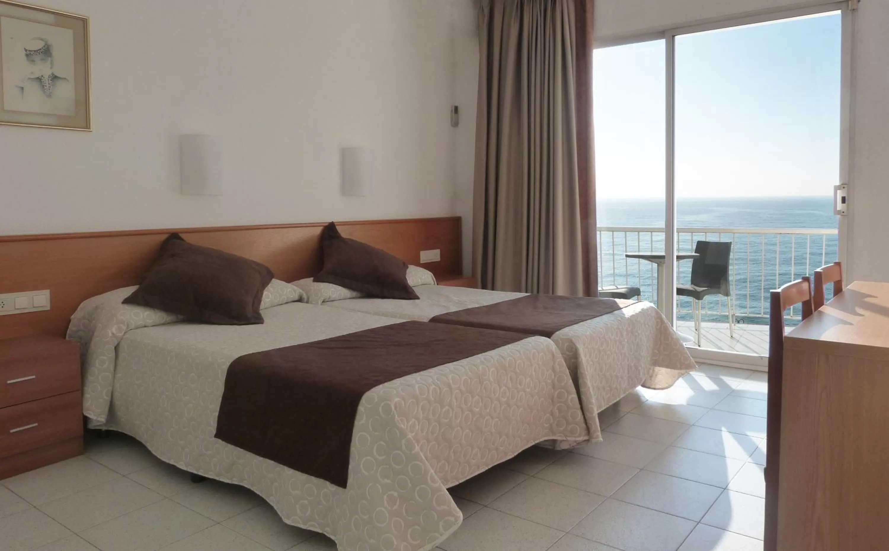 Superior Twin Room with Sea View in Gran Sol Hotel