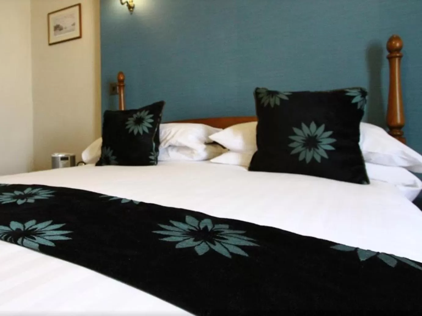 Deluxe Double Room with Shower - single occupancy in The Railway Inn