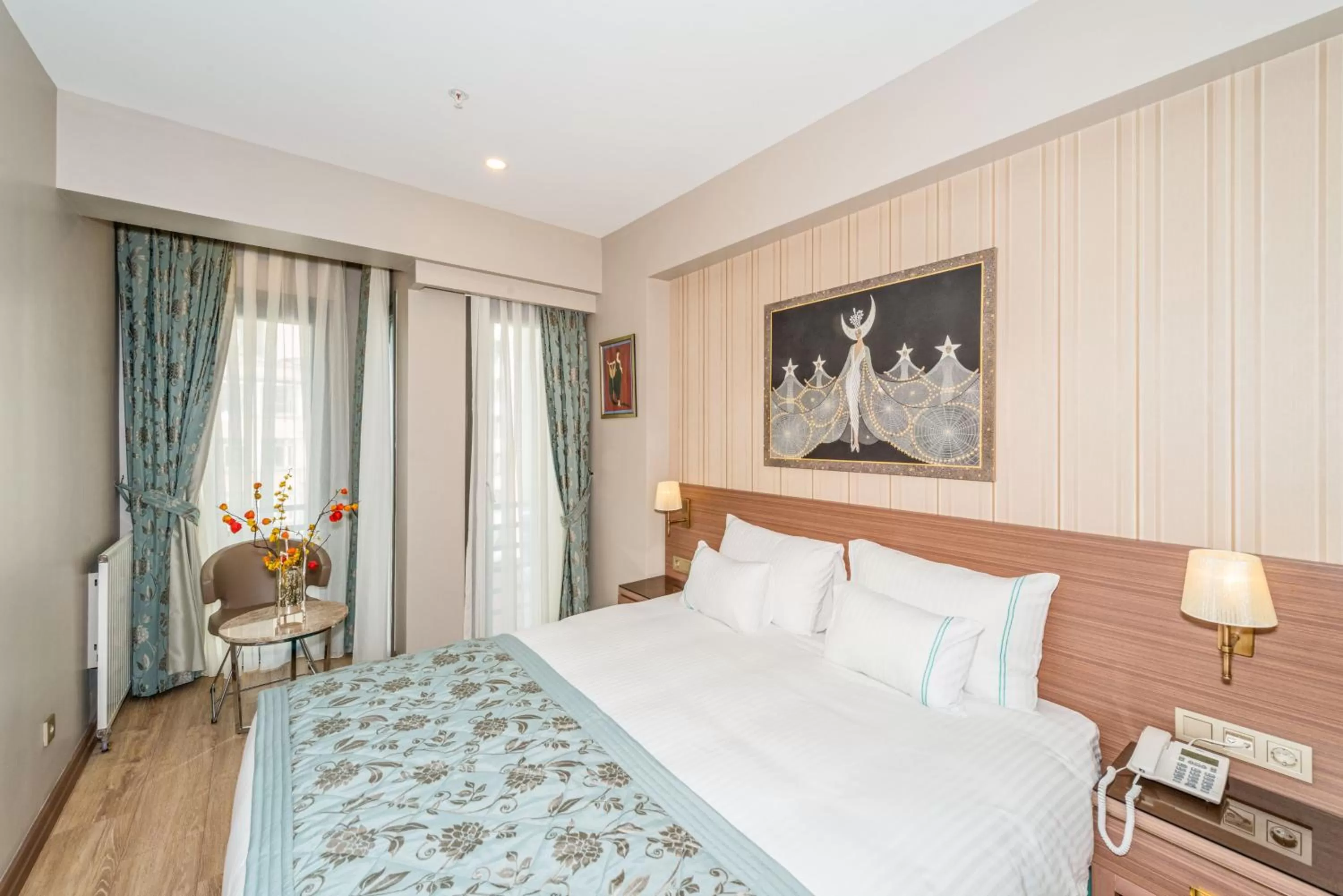 Deluxe Double Room in Taximist Hotel