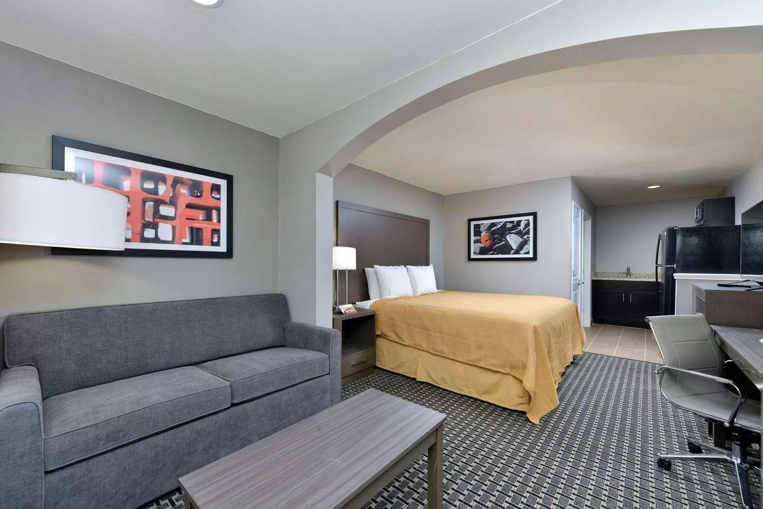 Double Room in Scottish Inn & Suites Cotulla, TX