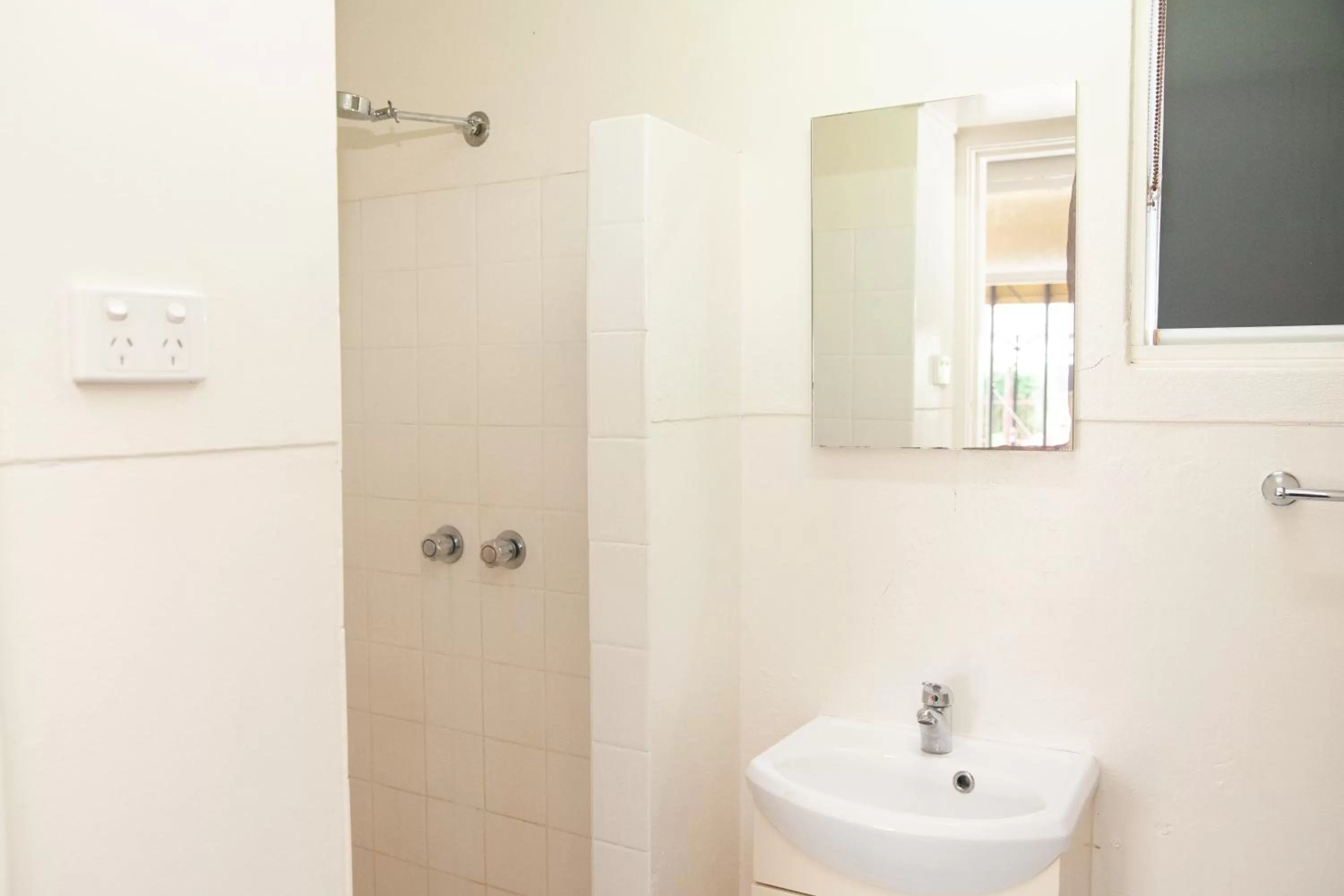 Double Room with Private Bathroom in Royal Hotel Singleton