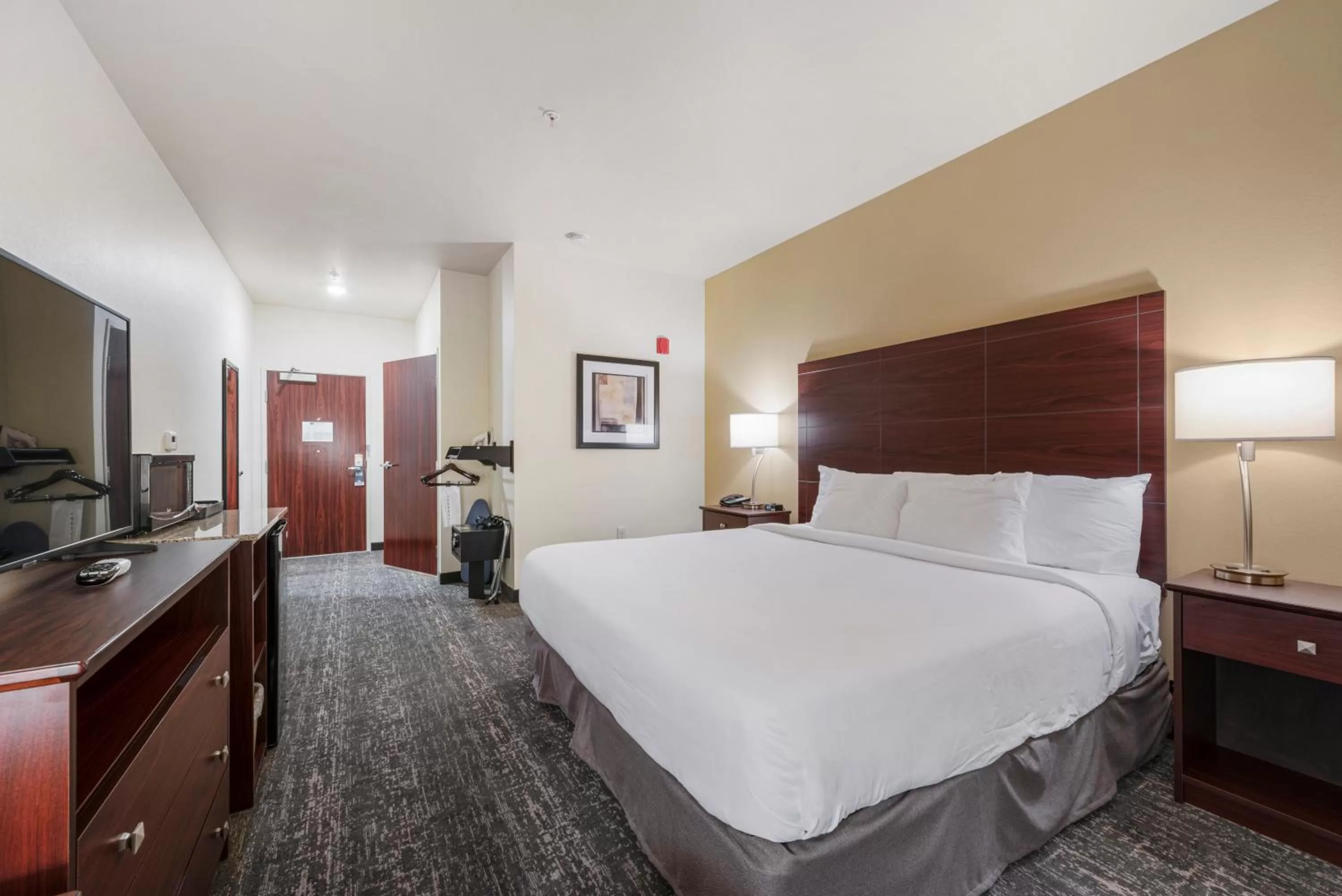King Room with Roll-In Shower - Disability Access in Cobblestone Hotel & Suites - Urbana