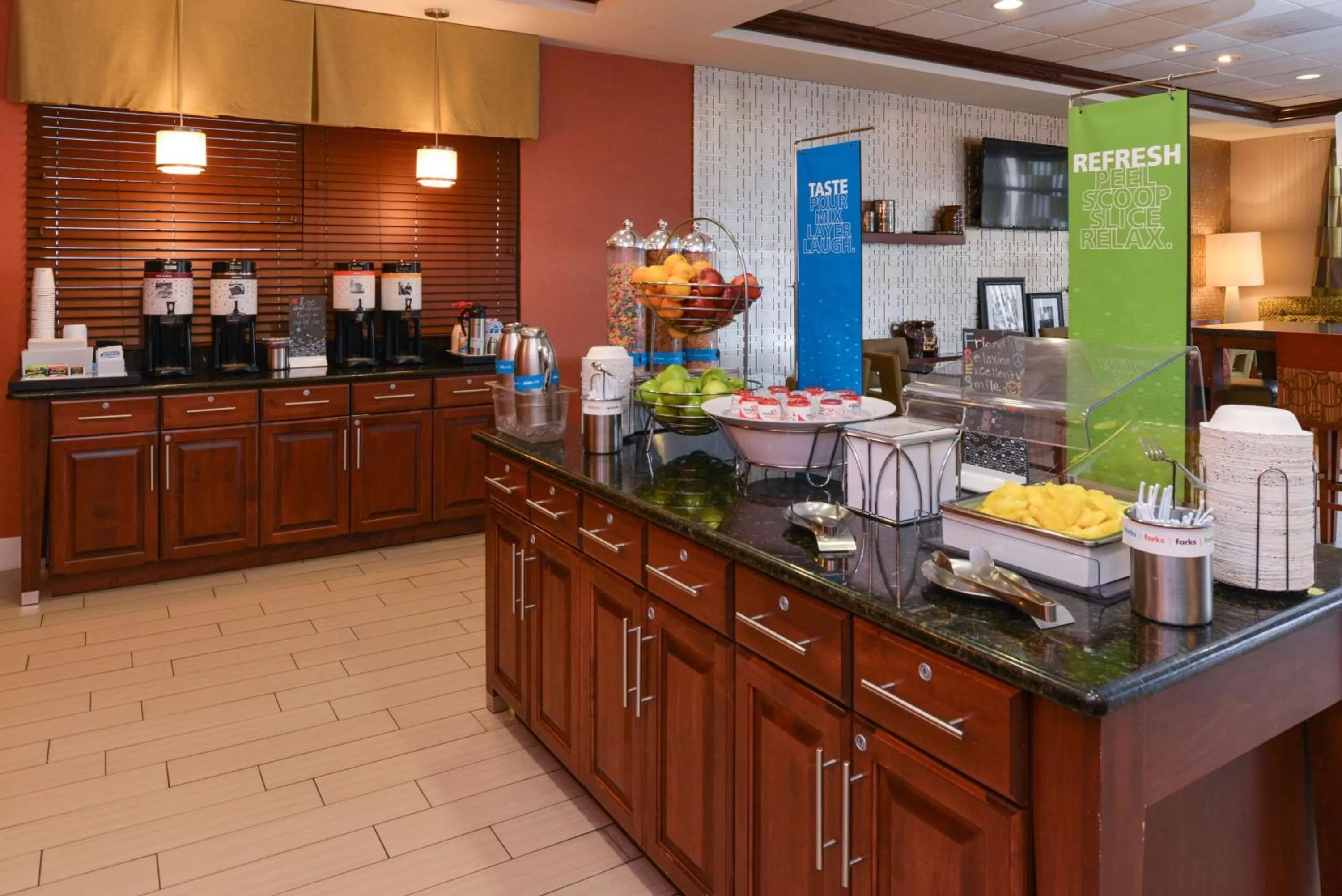 Breakfast in Hampton Inn College Park