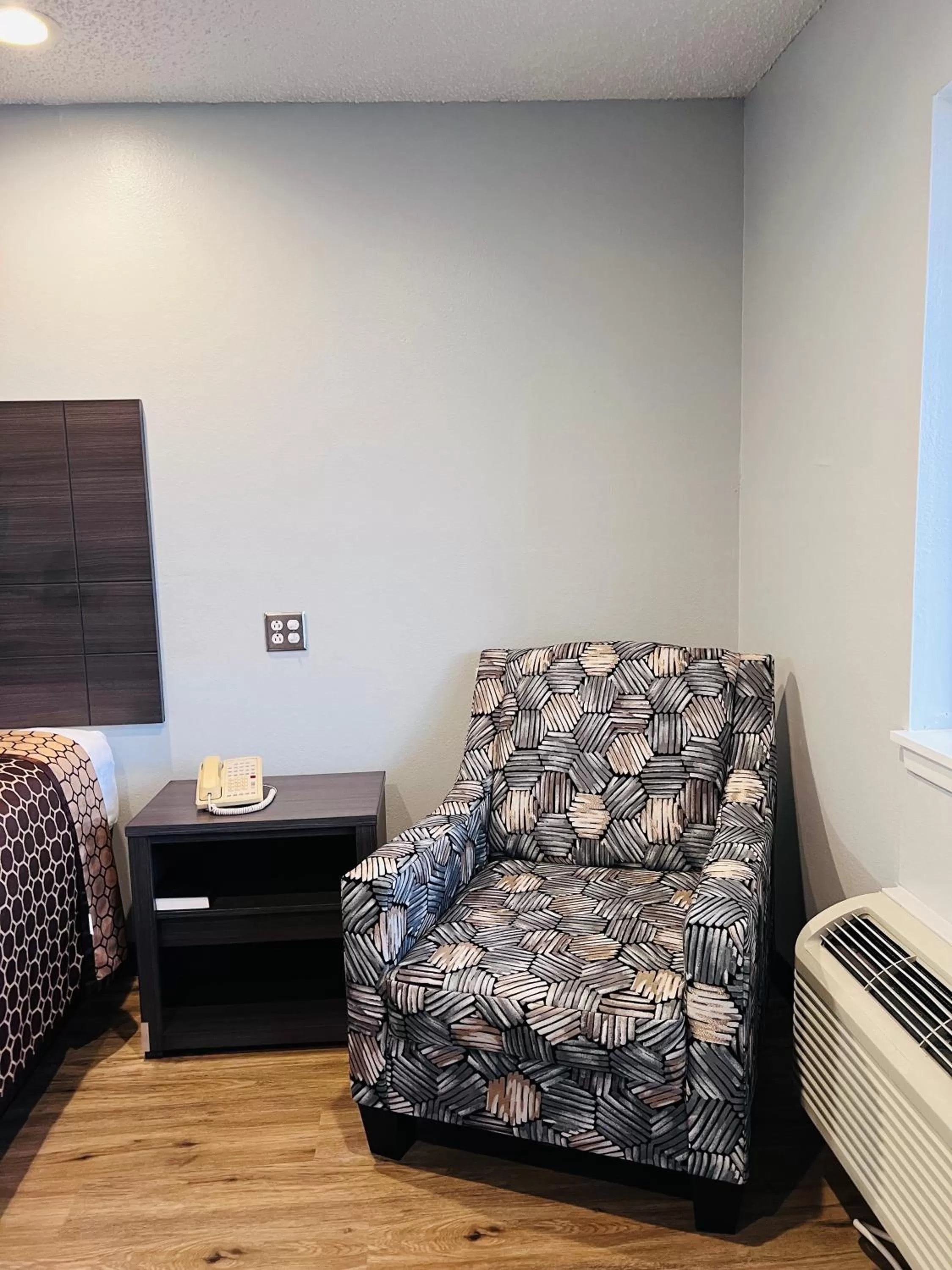 King Room in Coachway Inn