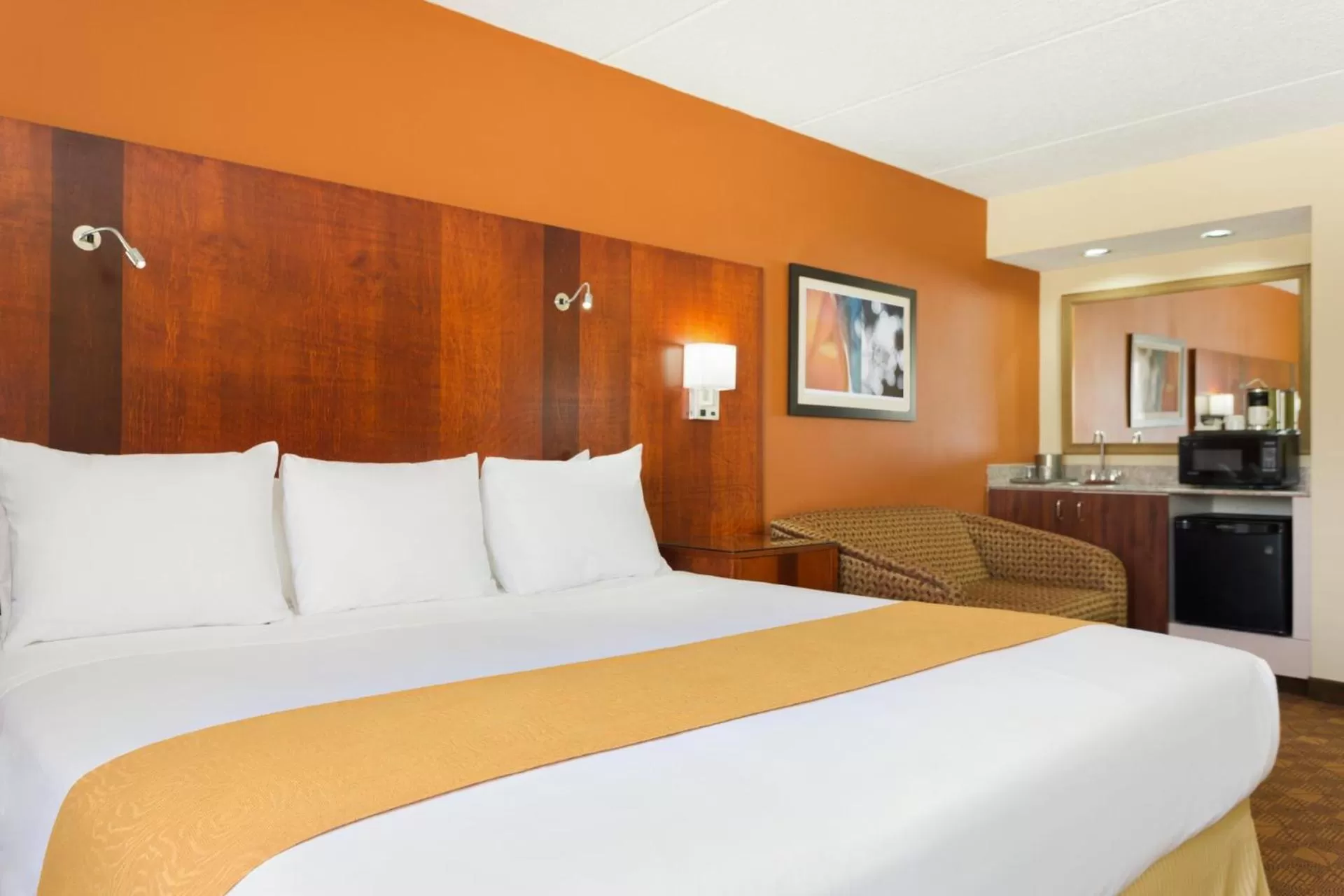 Business King Room in Radisson Akron-Fairlawn Copley