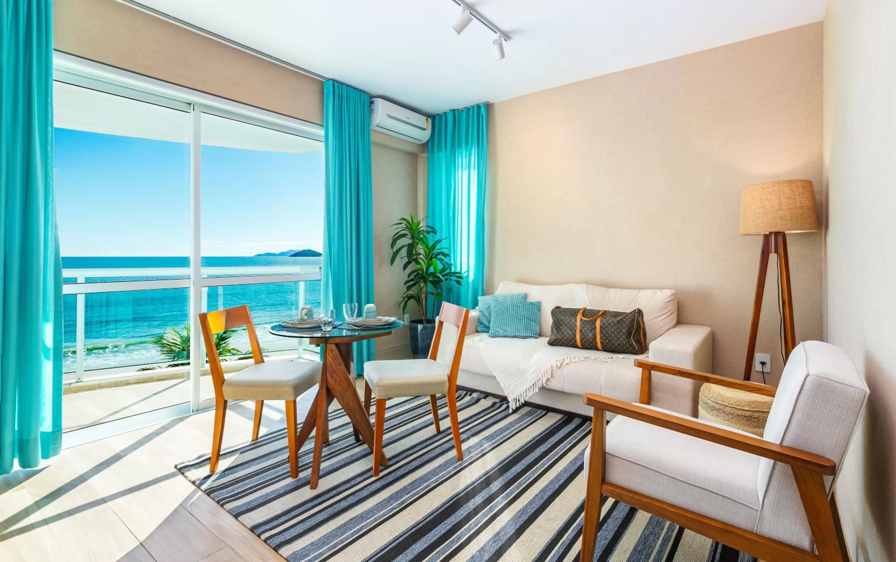 Queen Suite with Sea View in Palace Praia Hotel