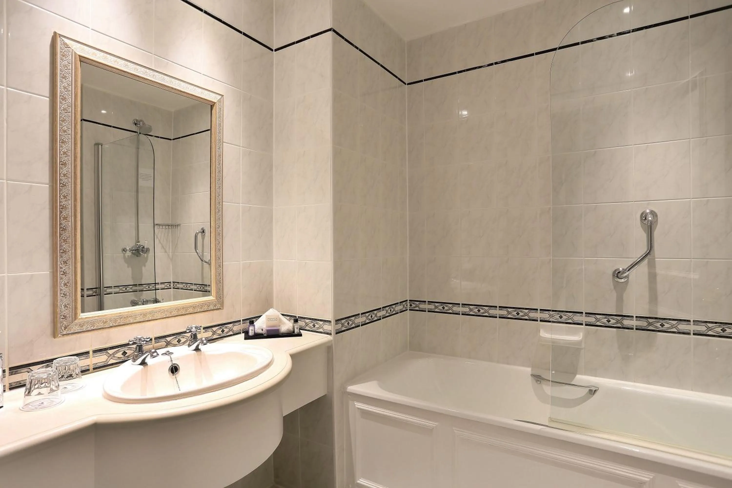 Standard Double or Twin Room in Macdonald Leeming House