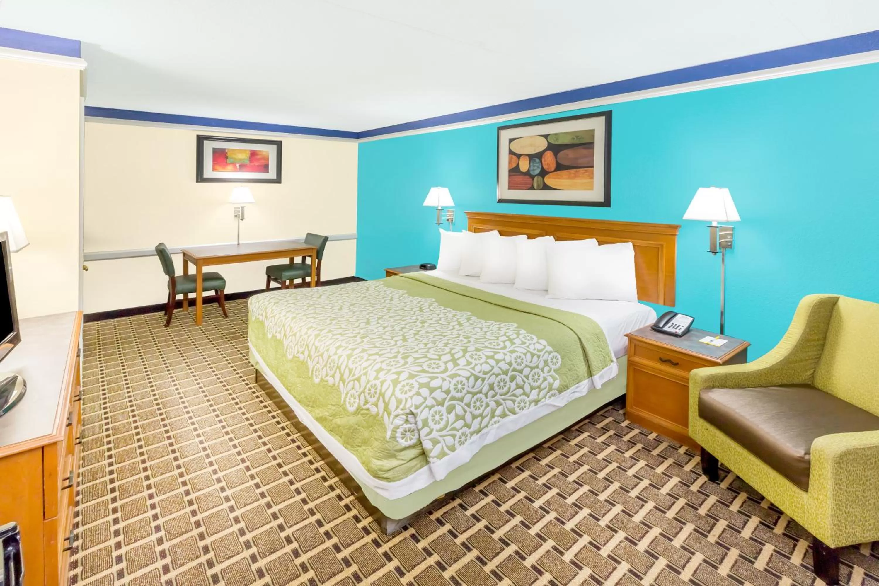 One-Bedroom King Suite - Non-Smoking in Days Inn by Wyndham Little Rock/Medical Center