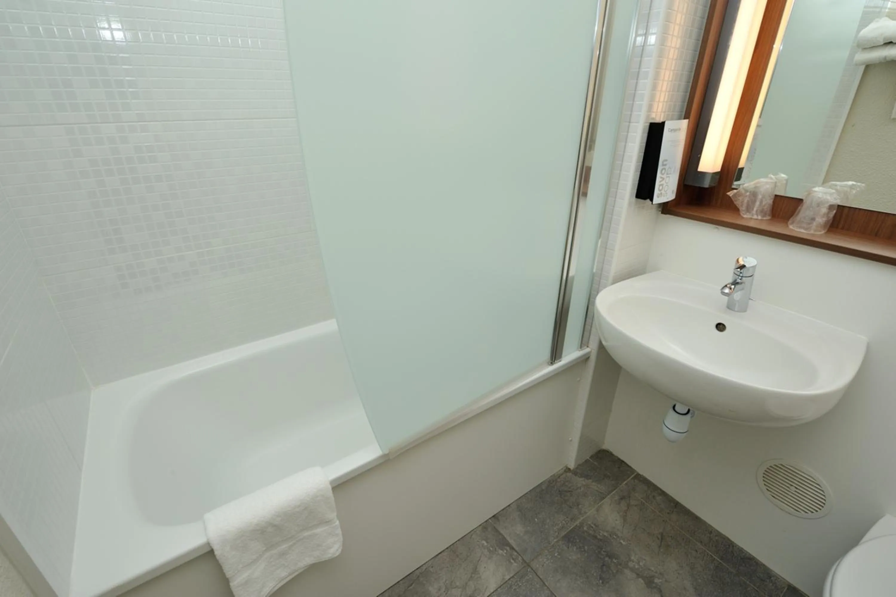 4 Single Beds - single occupancy - Room Next Generation in Campanile PRIME - Nice Airport