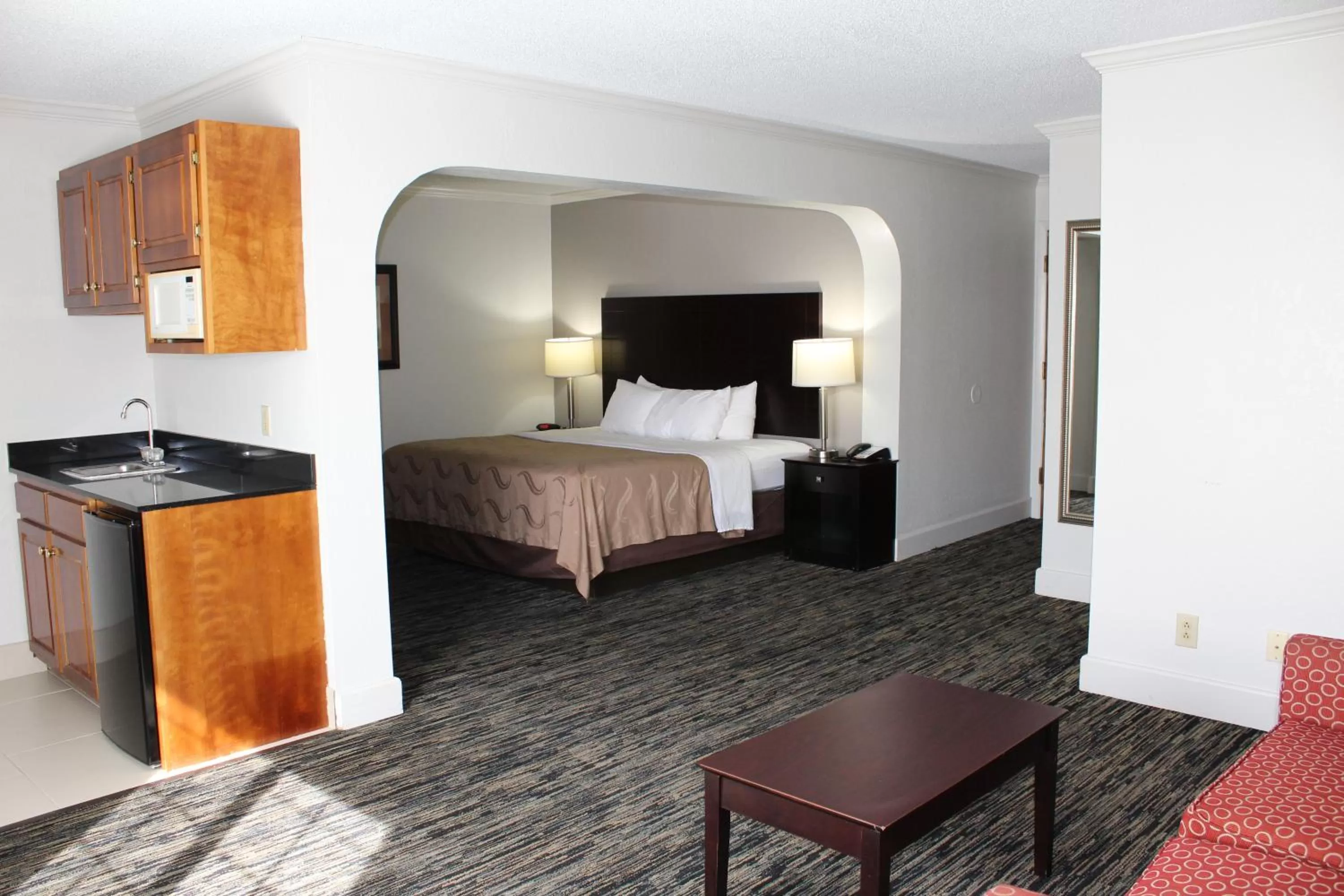 Executive King Suite - Non Smoking in Quality Inn Crossville Near Cumberland Mountain State Park