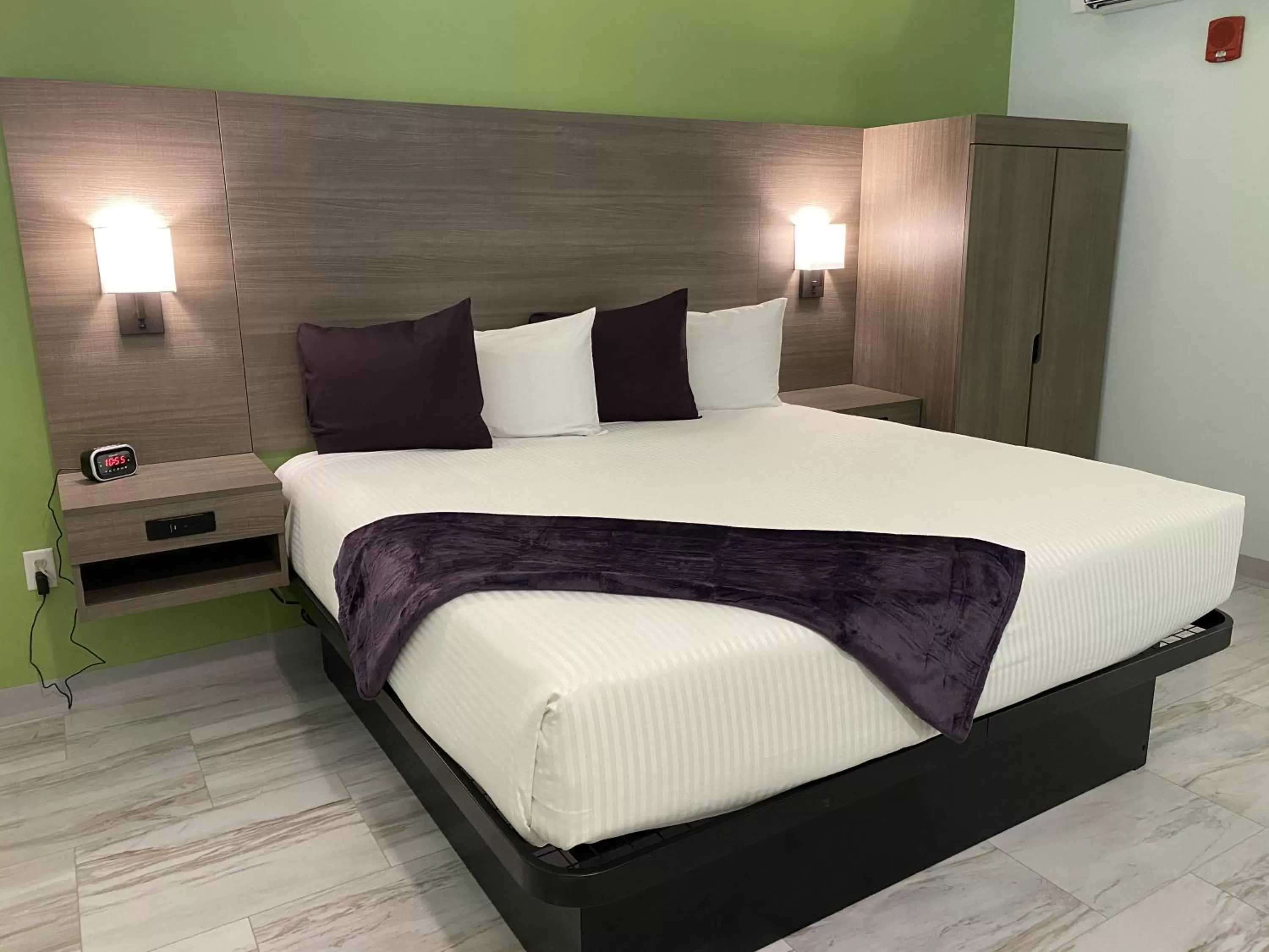 King Room in Worthington of Logan