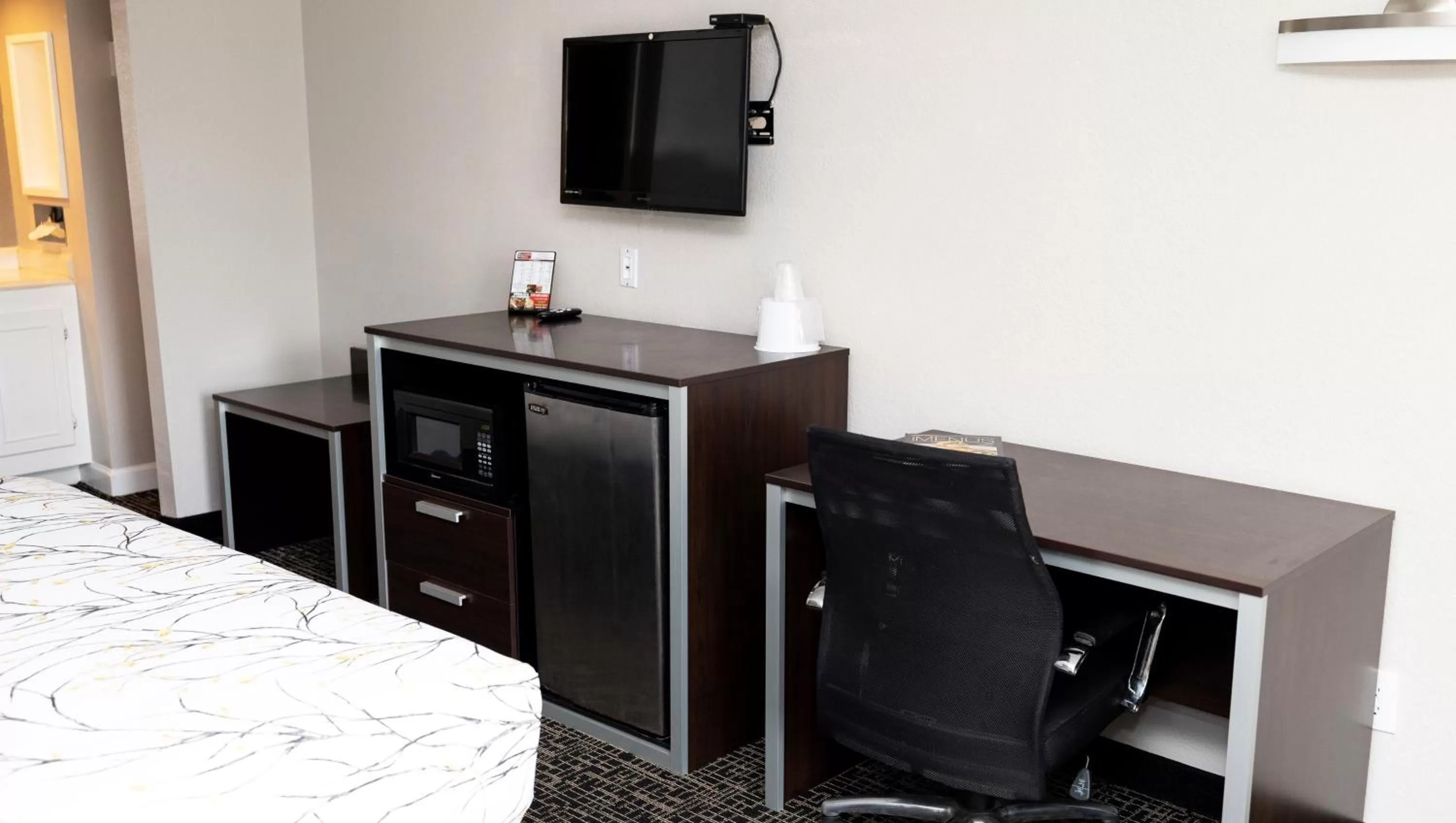 Executive Business Double Non-Smoking in Magnuson Hotel Virginia Beach