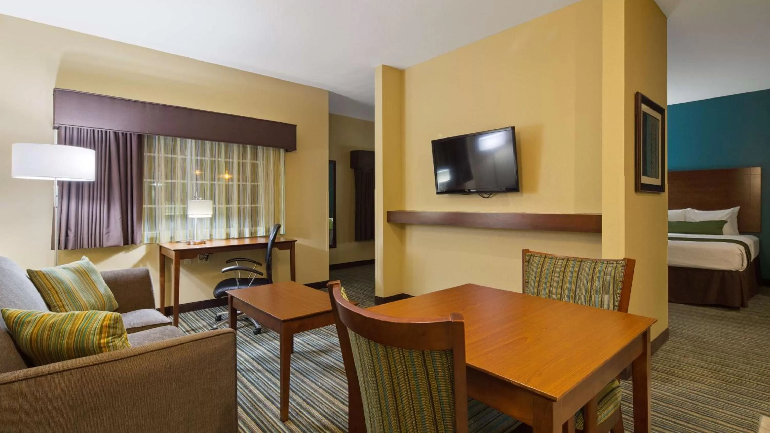 Queen Suite with Two Queen Beds in Best Western Plus Patterson Park Inn