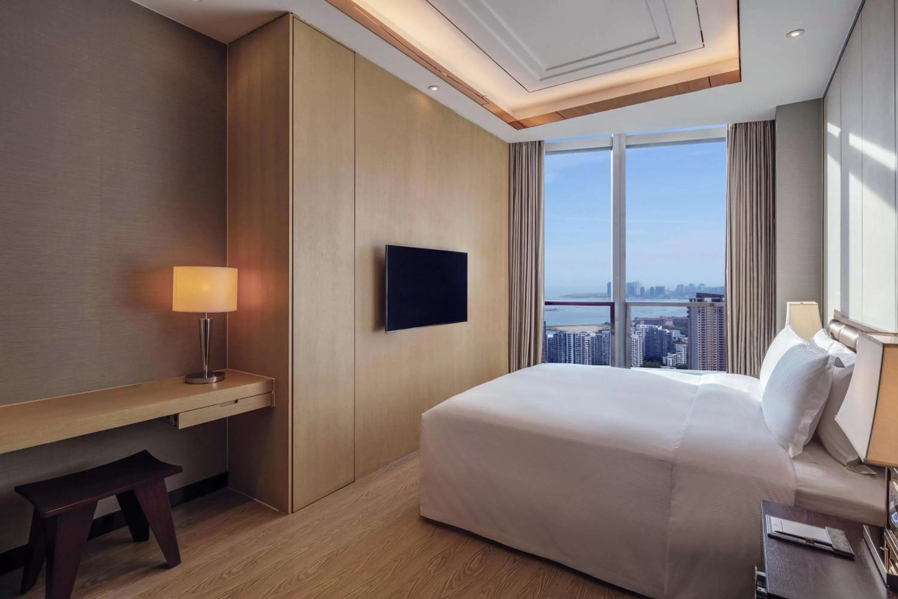 Premium King One-Bedroom Apartment with Ocean View in Hilton Haikou