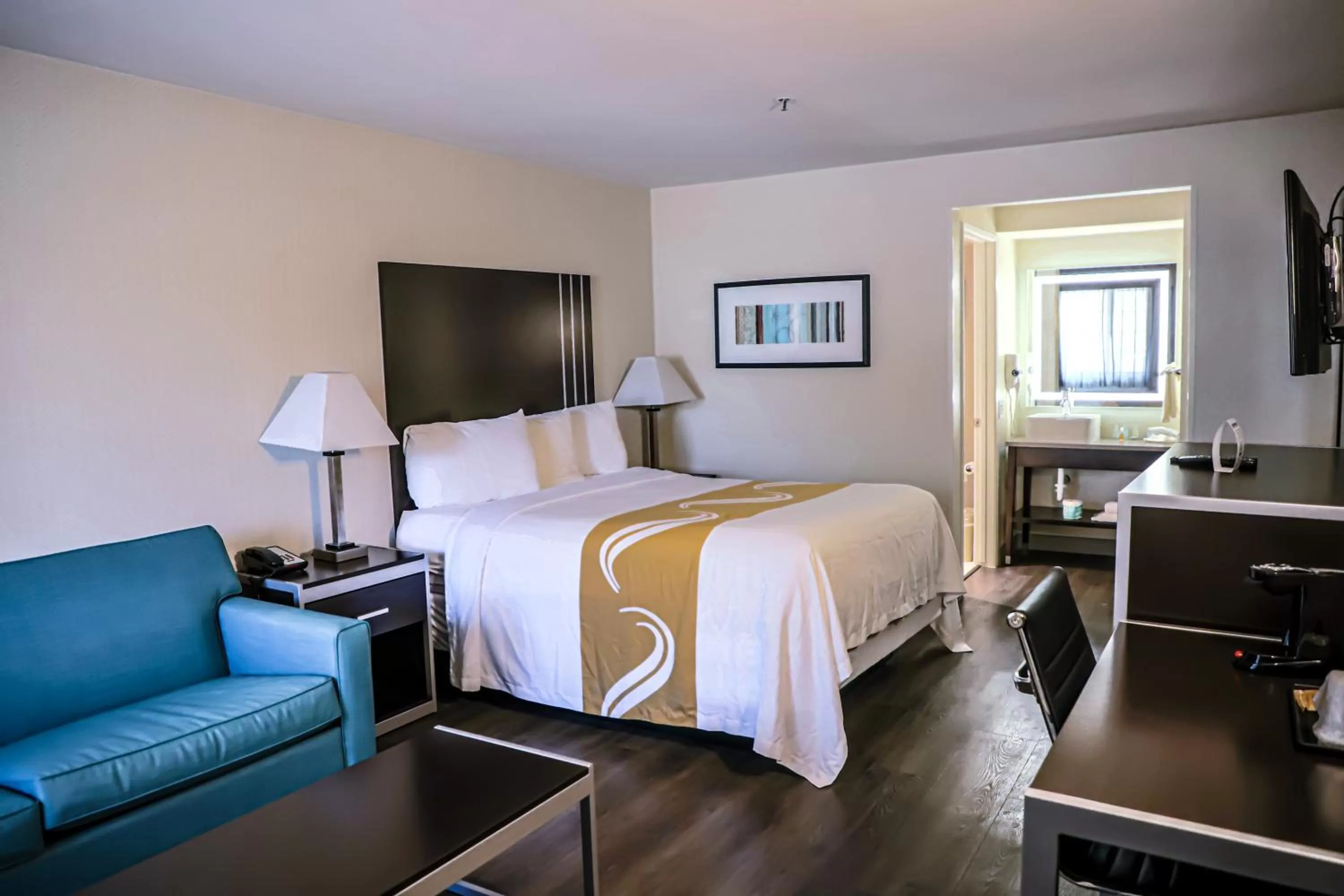 Suite, 1 Queen Bed with Sofa Bed, Non Smoking in Quality Inn & Suites Camarillo-Oxnard