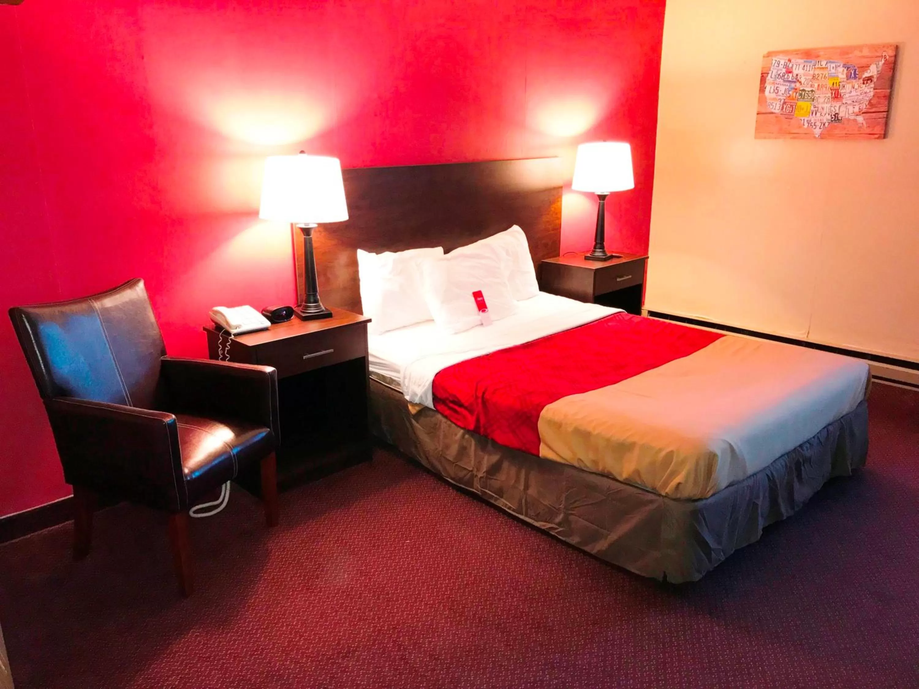 Deluxe Queen Room in Adirondack Efficiencies