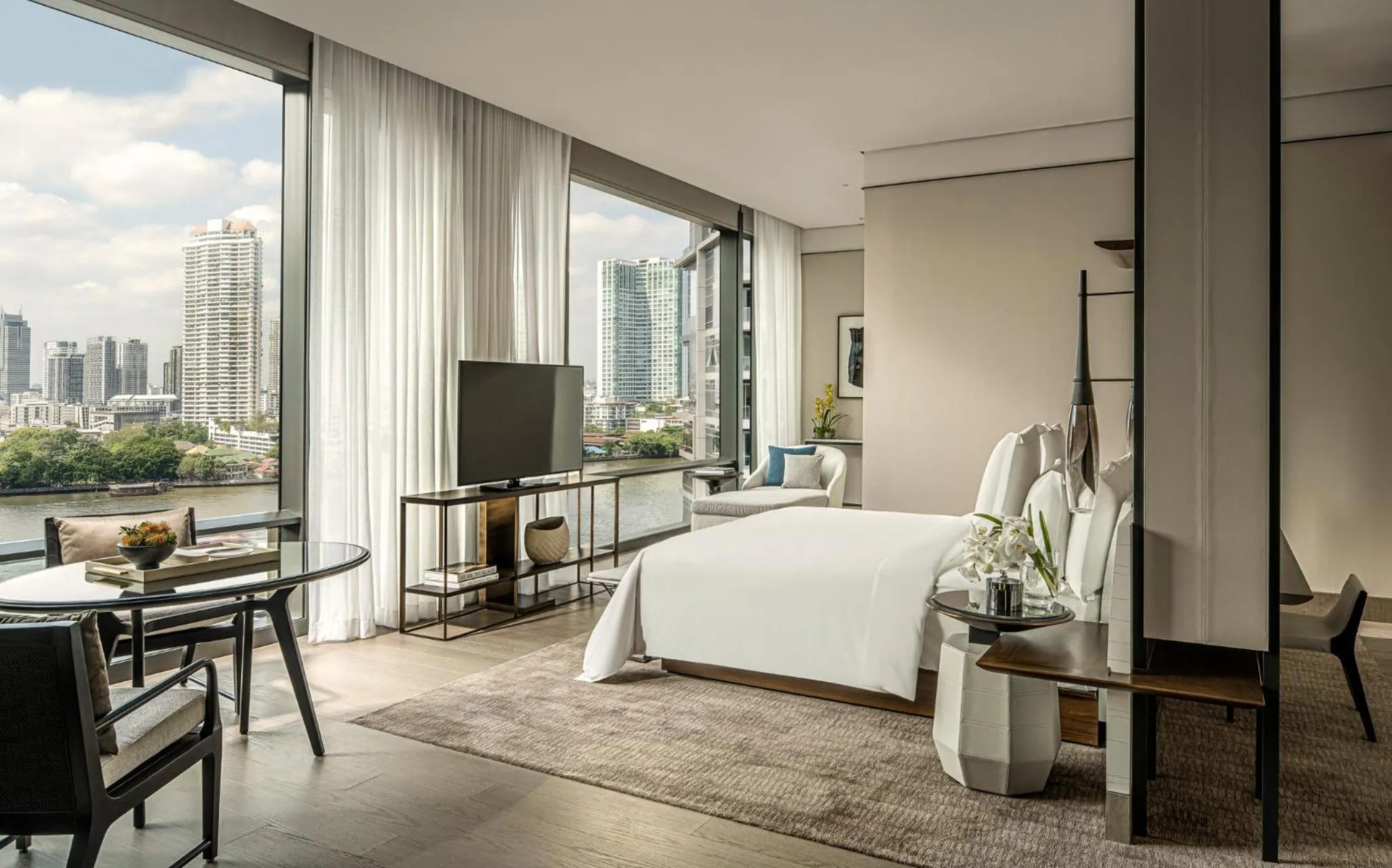 Four Seasons River View Room in Four Seasons Hotel Bangkok at Chao Phraya River