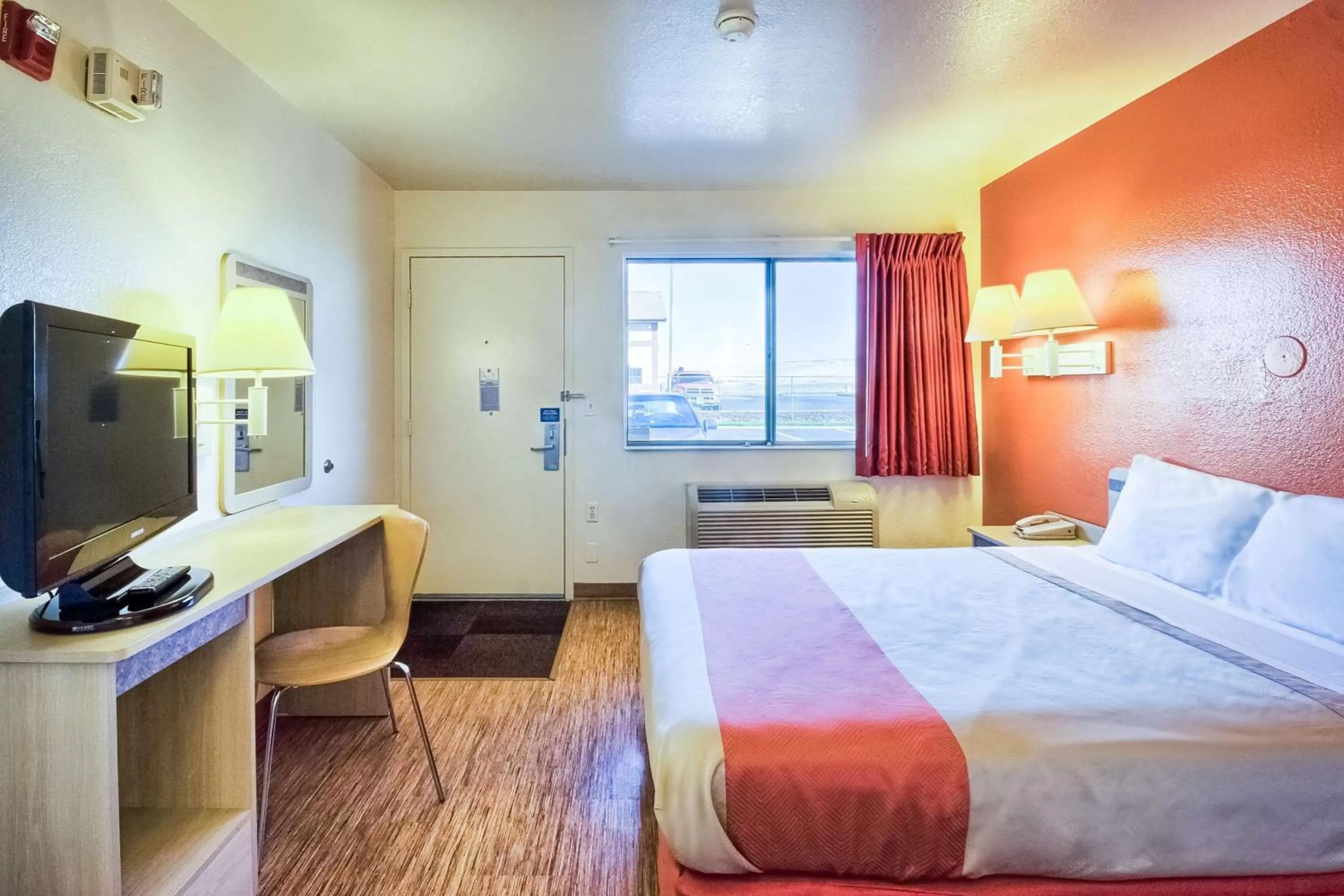 Double Room - single occupancy - Disability Access - Roll In Shower in Motel 6-Pendleton, OR