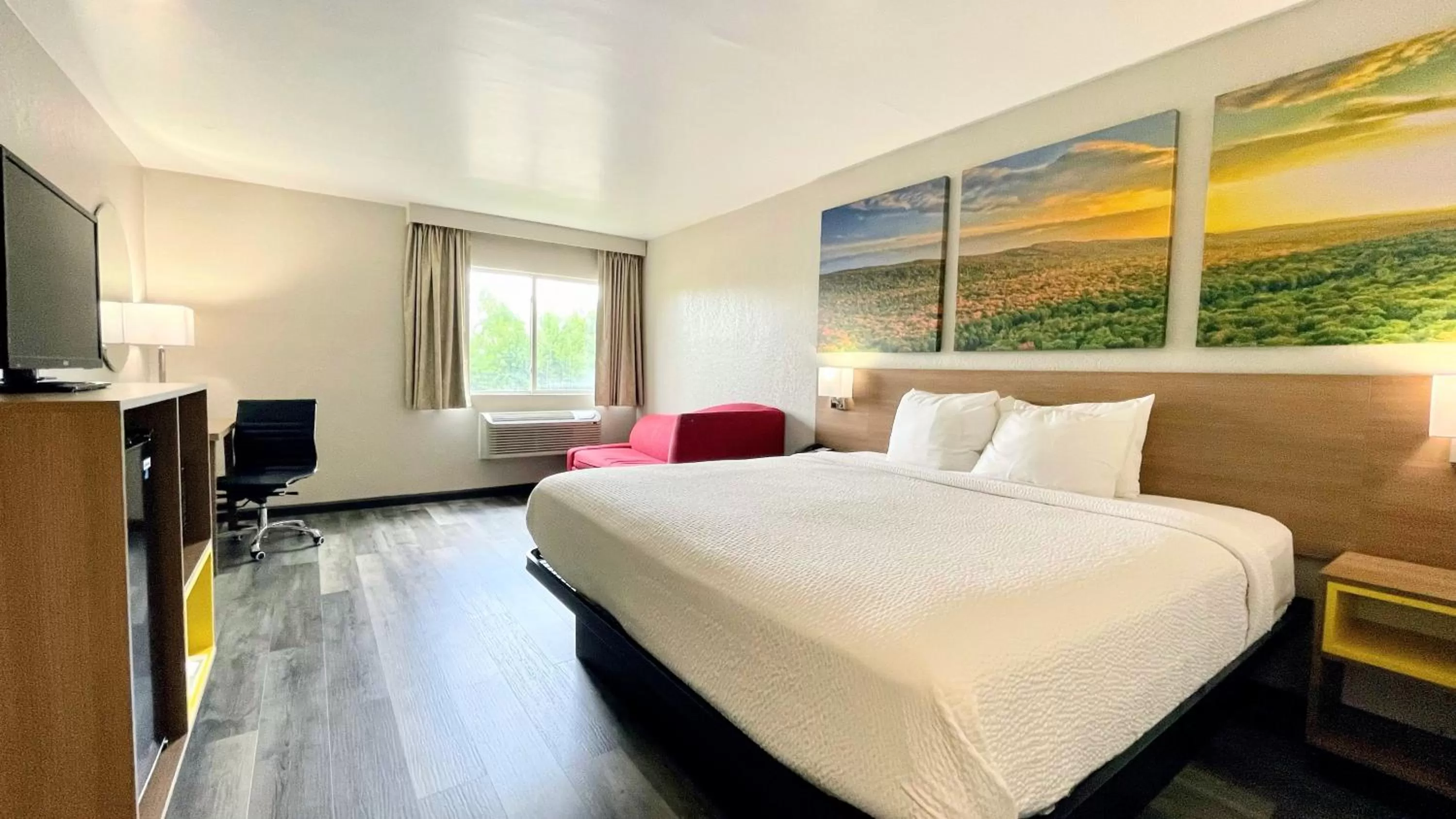 King Room - Non-Smoking in Days Inn by Wyndham Columbus IN